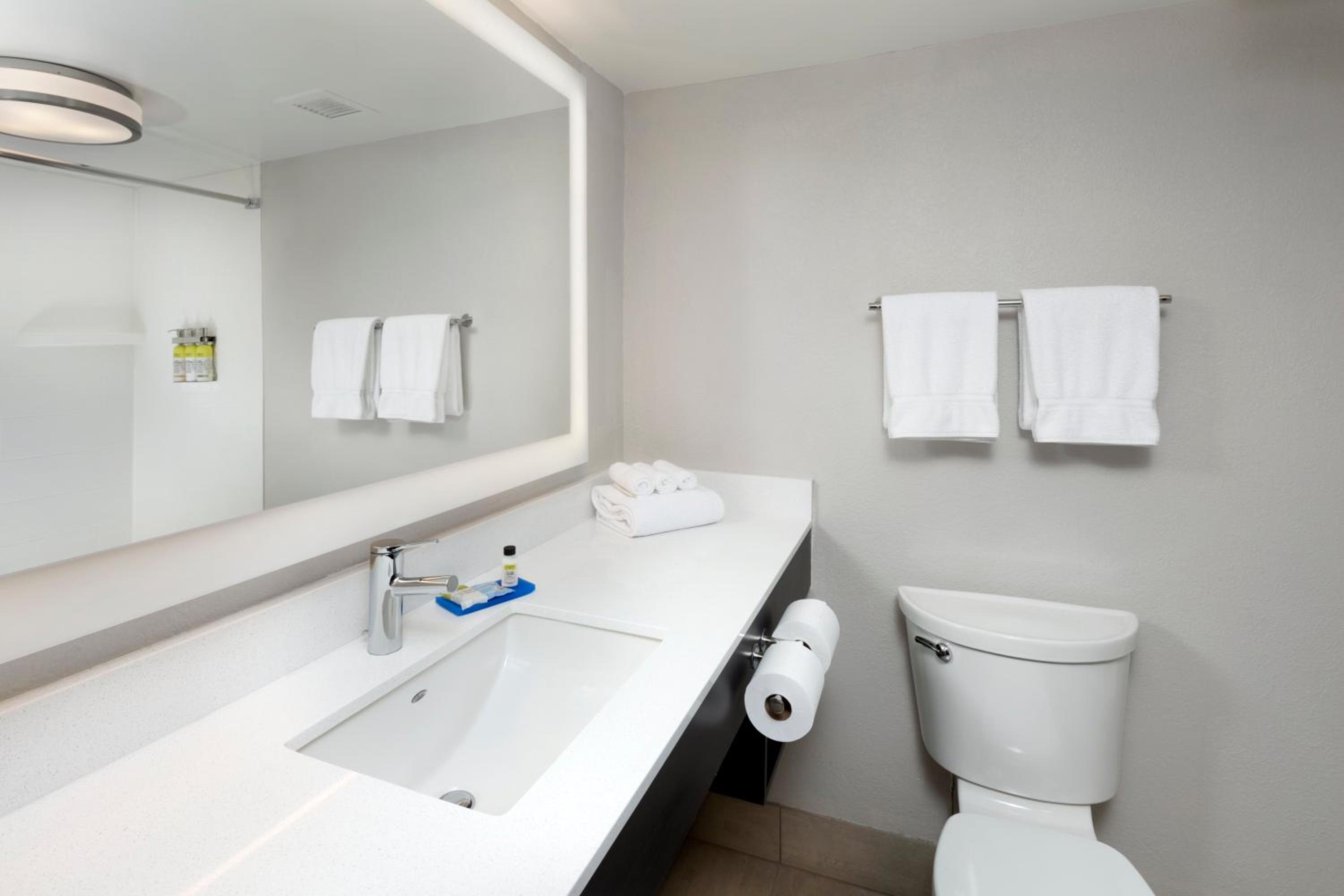King Suite - Photo 3
