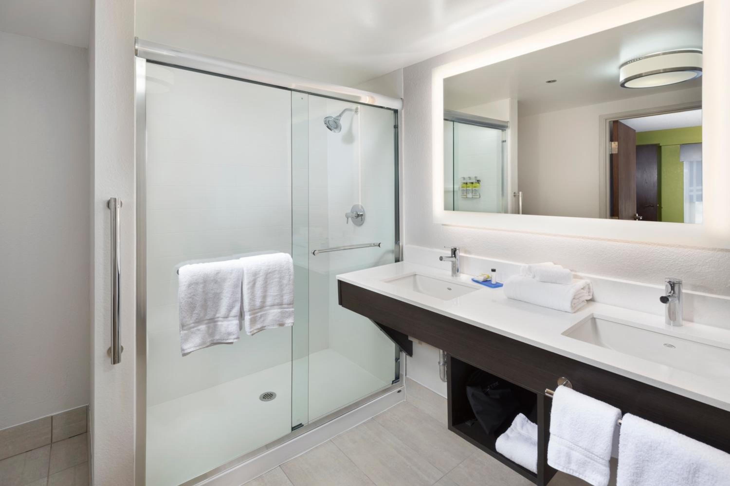 King Suite with Mountain View - Photo 4