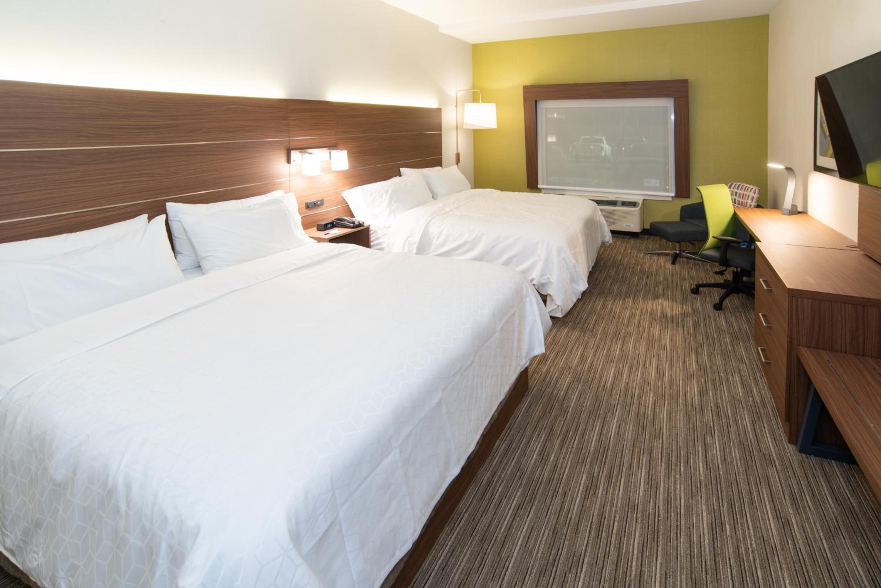 Standard King Room with Two King Beds - Photo 3