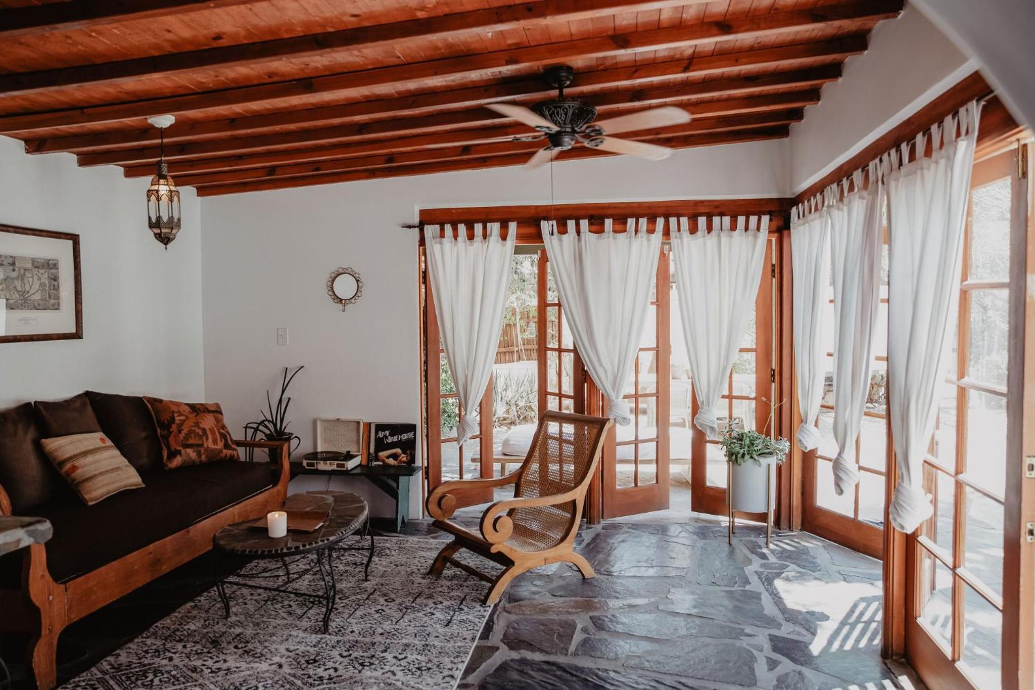 Queen Suite - Ionean Bungalow photo 1