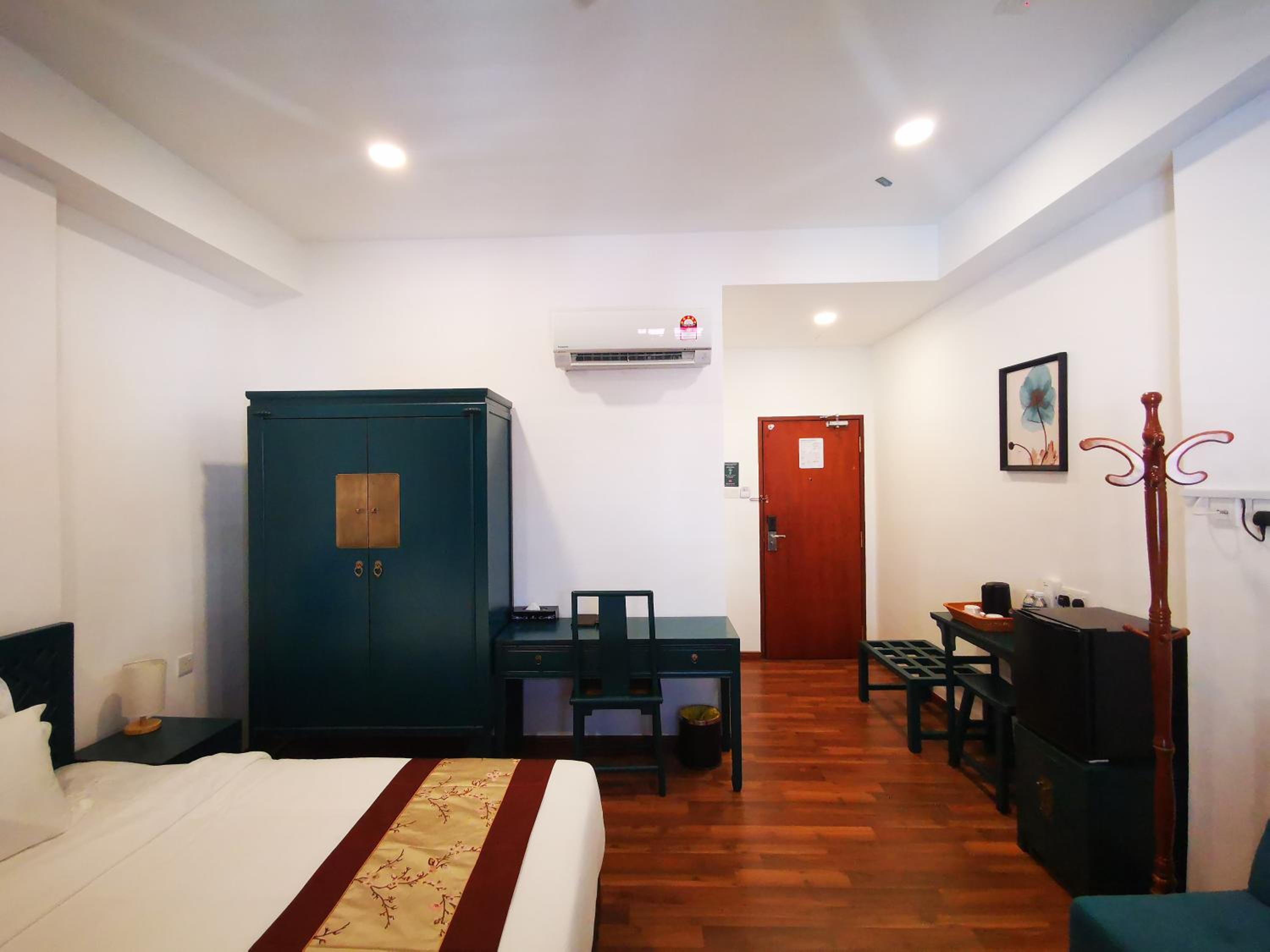 Deluxe King Room - Photo 4