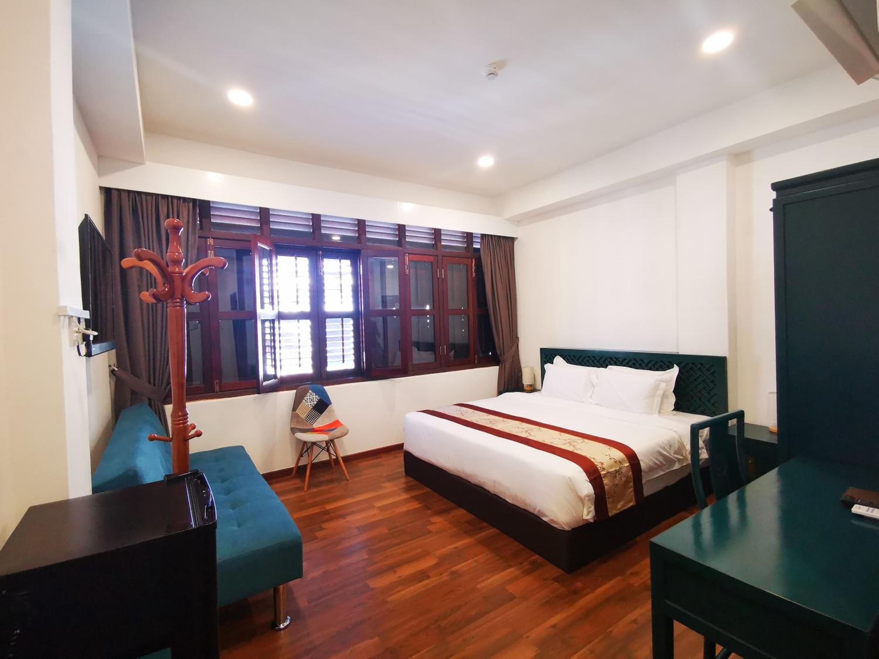 Deluxe King Room - Photo 1