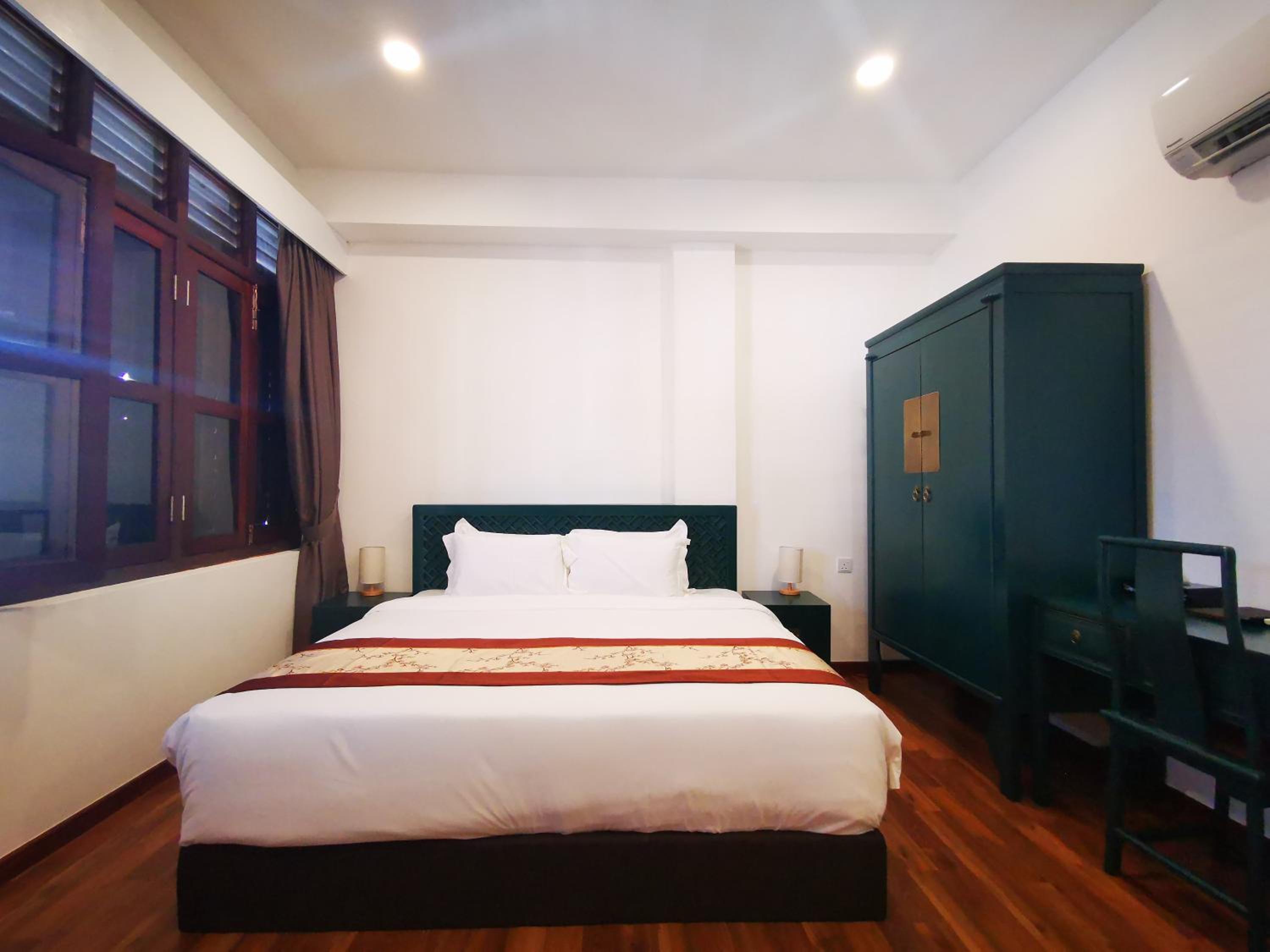 Deluxe King Room - Photo 3