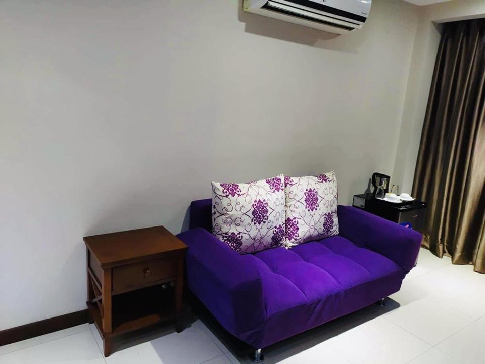 Executive Suite - Photo 3