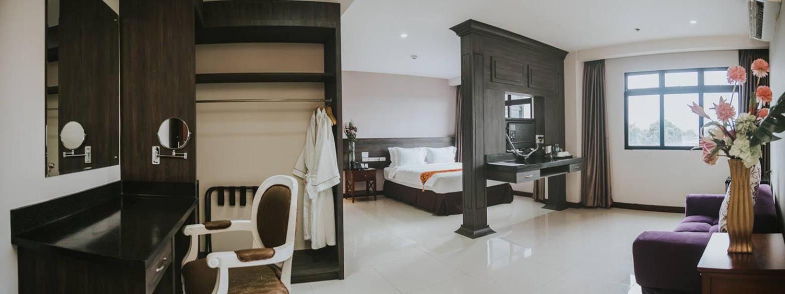 Executive Suite - Photo 6