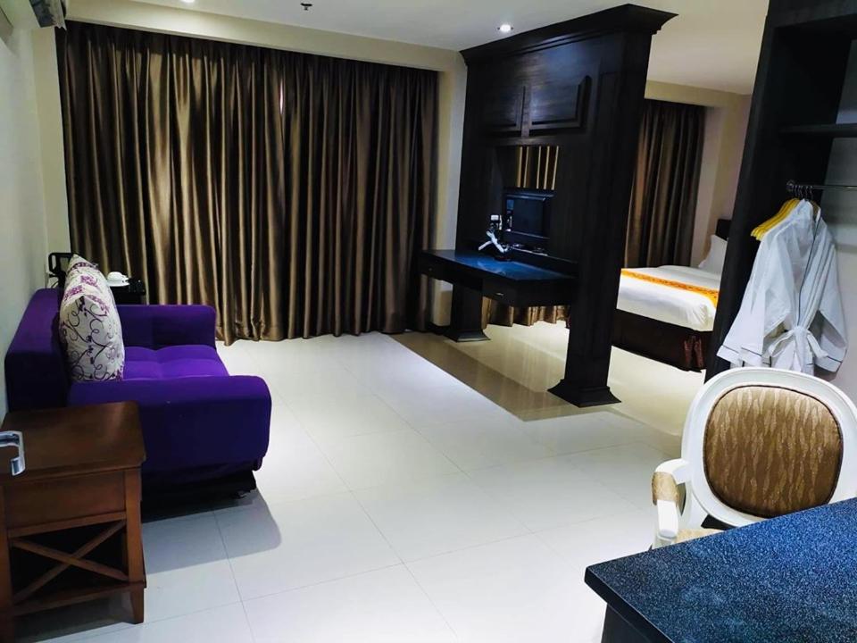 Executive Suite - Photo 4