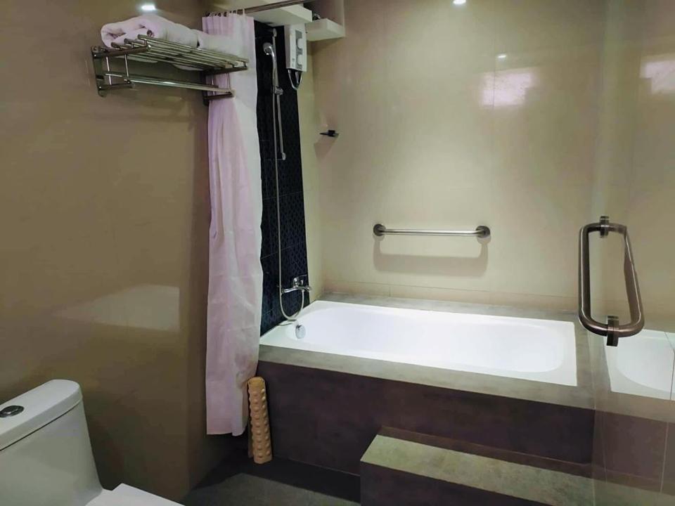 Executive Suite - Photo 5