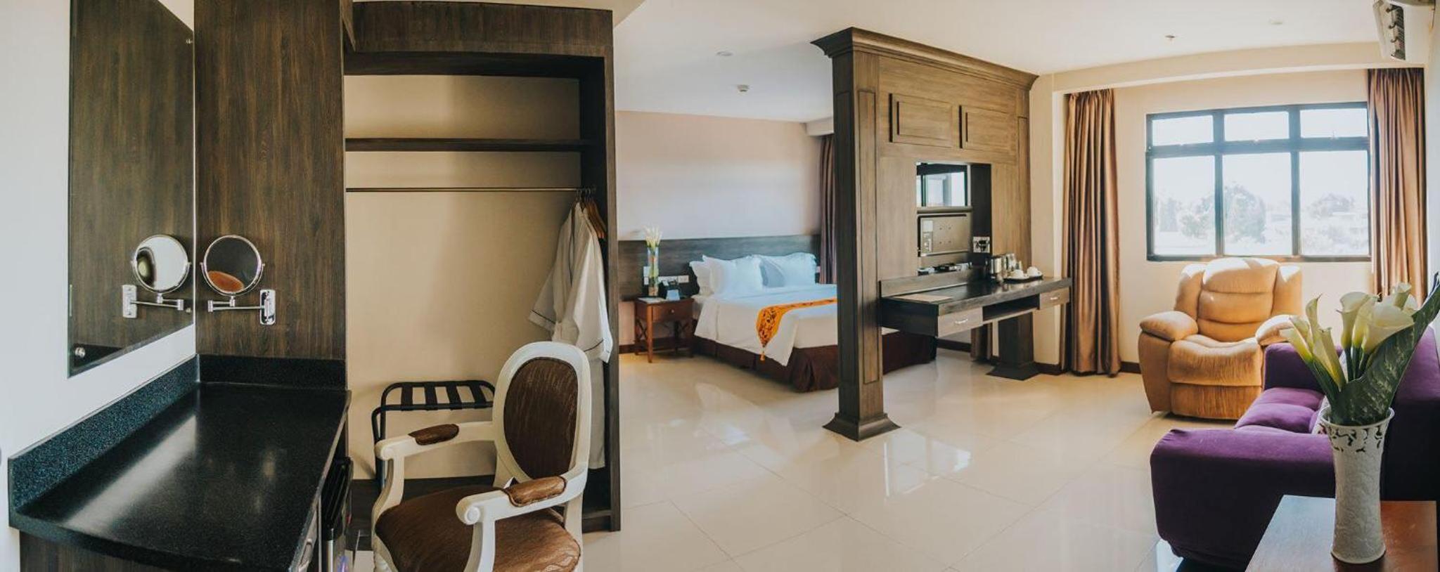 Executive Suite - Photo 1