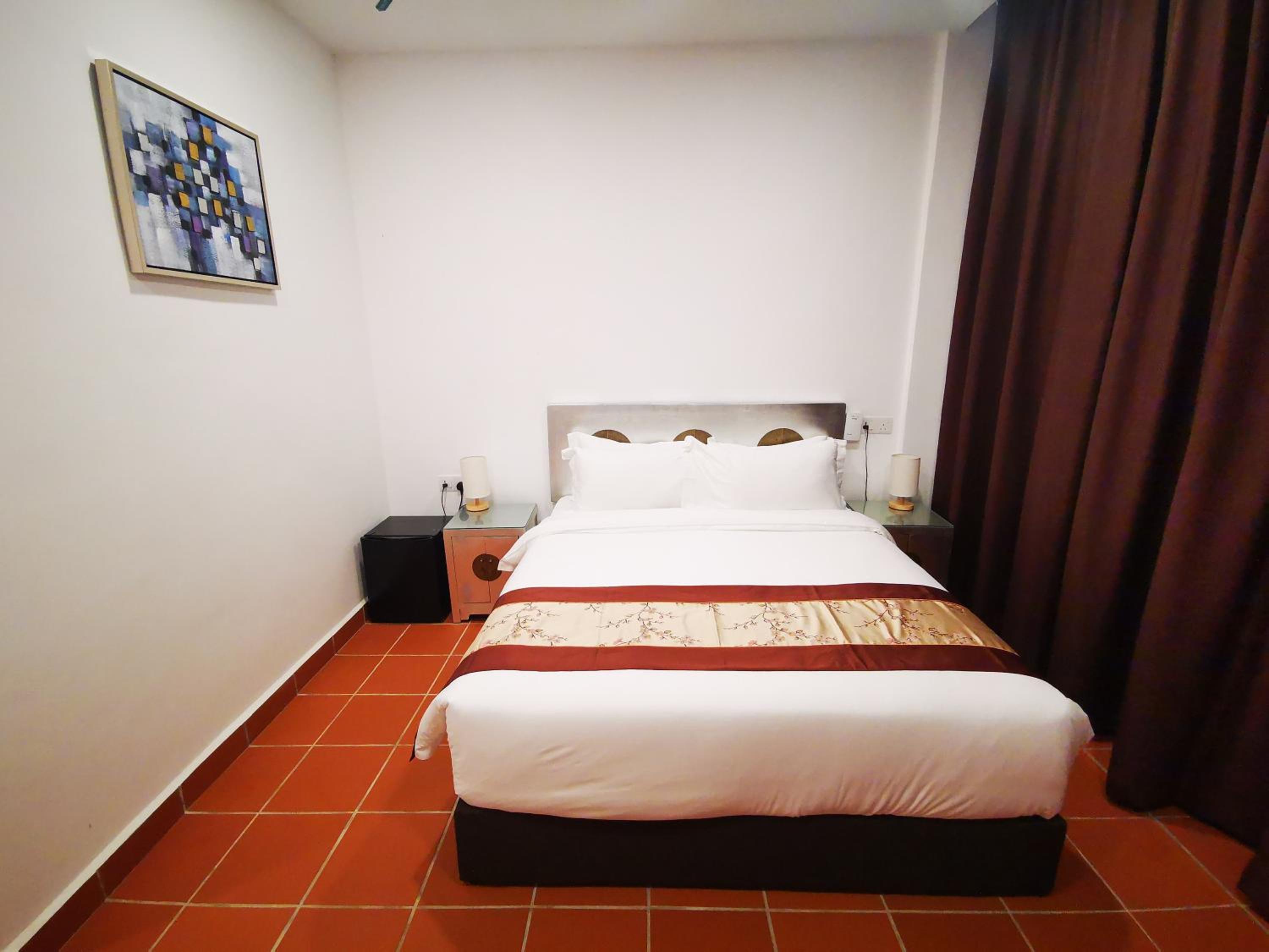 Deluxe Queen Room