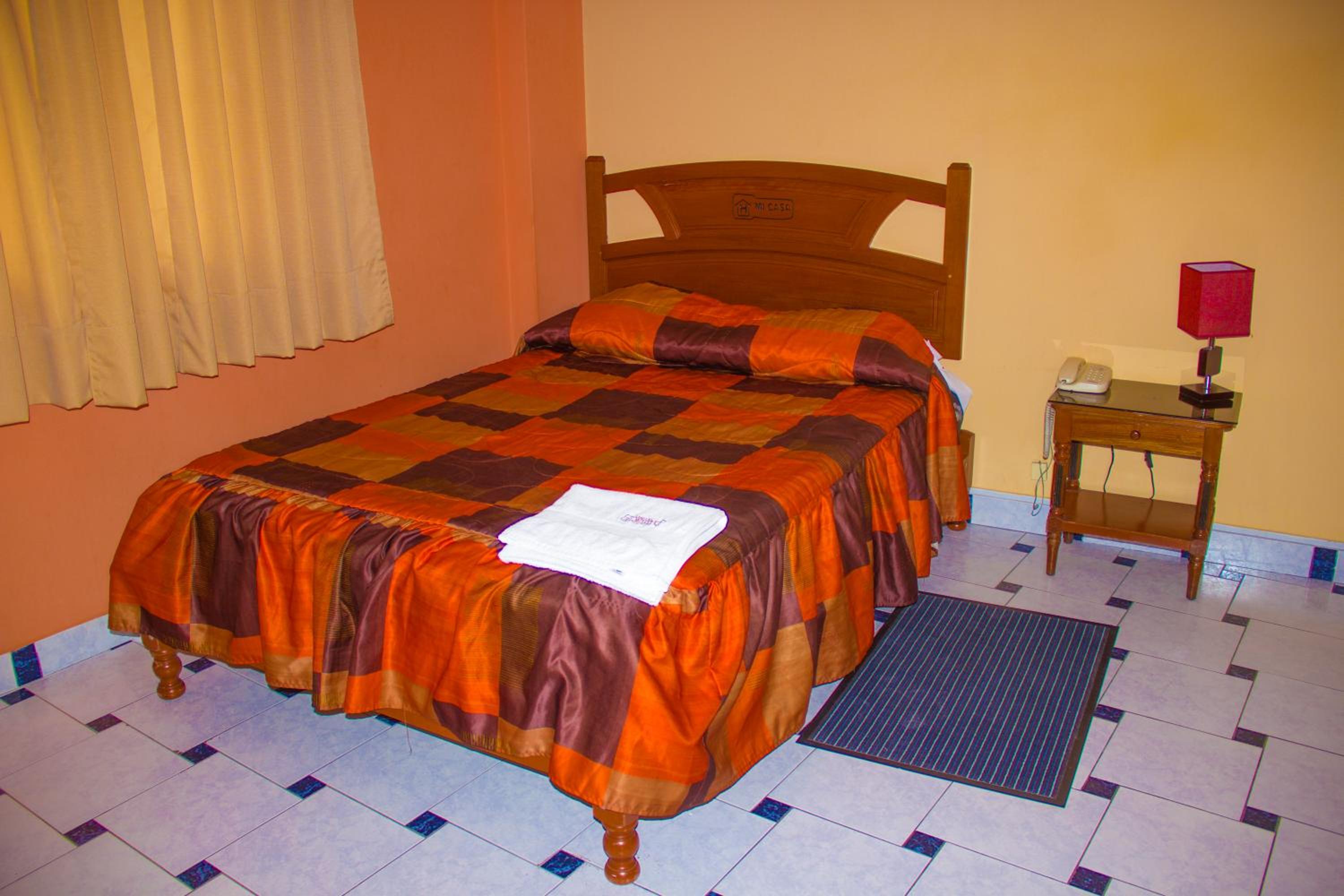 Queen Room photo 2