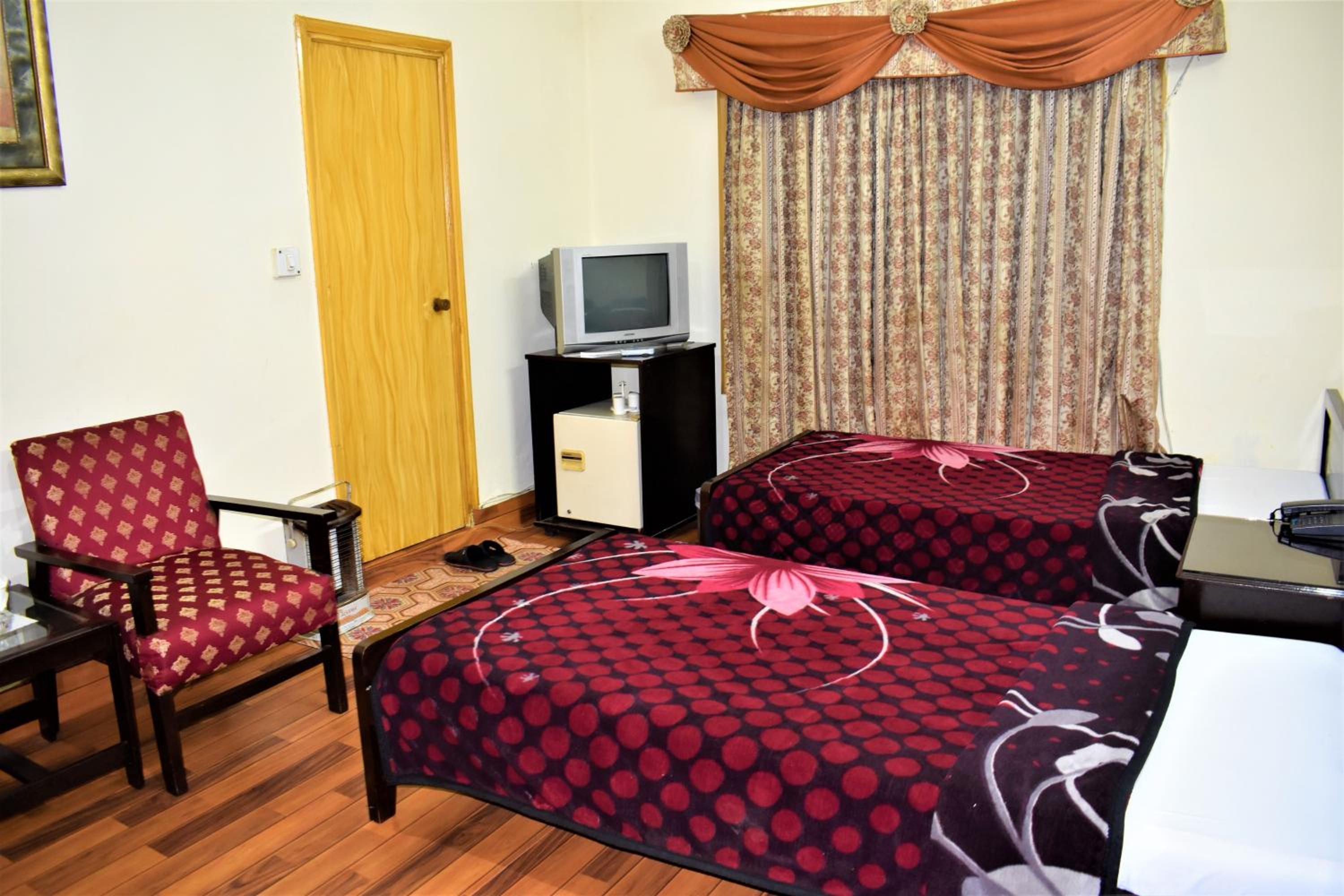 Twin Room - Photo 8