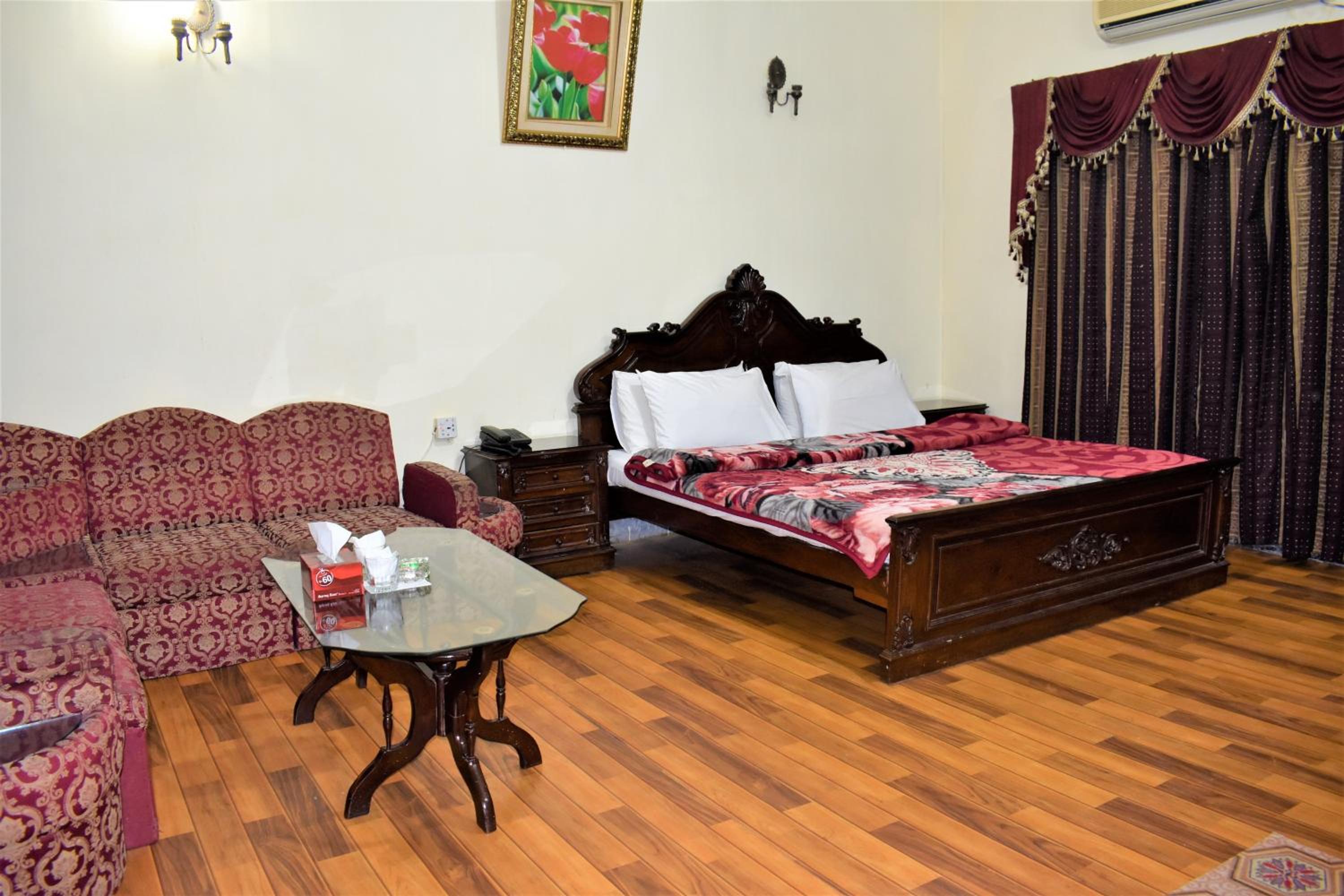 Deluxe Room - Photo 2
