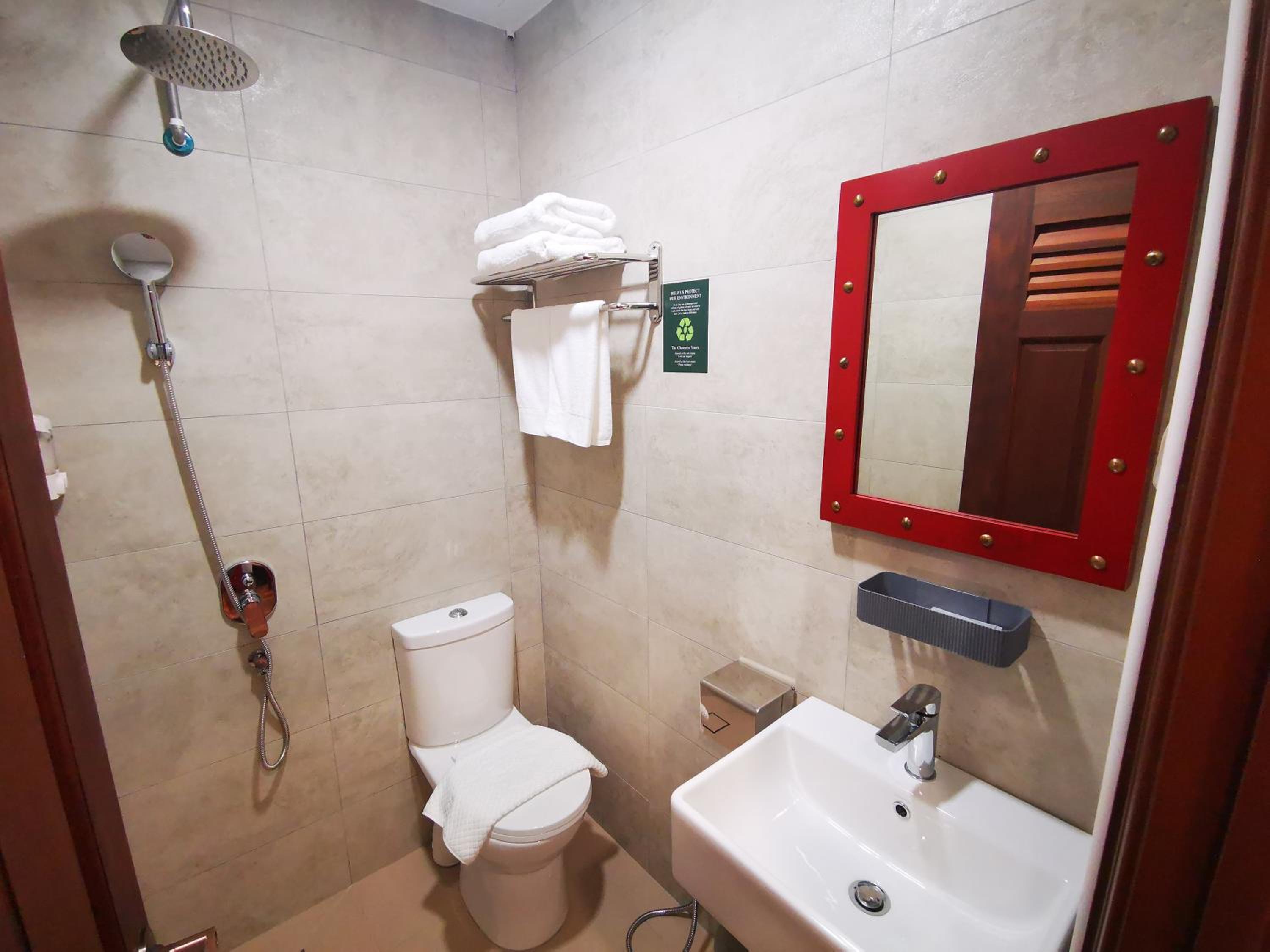 Standard Twin Room Windowless - Photo 4