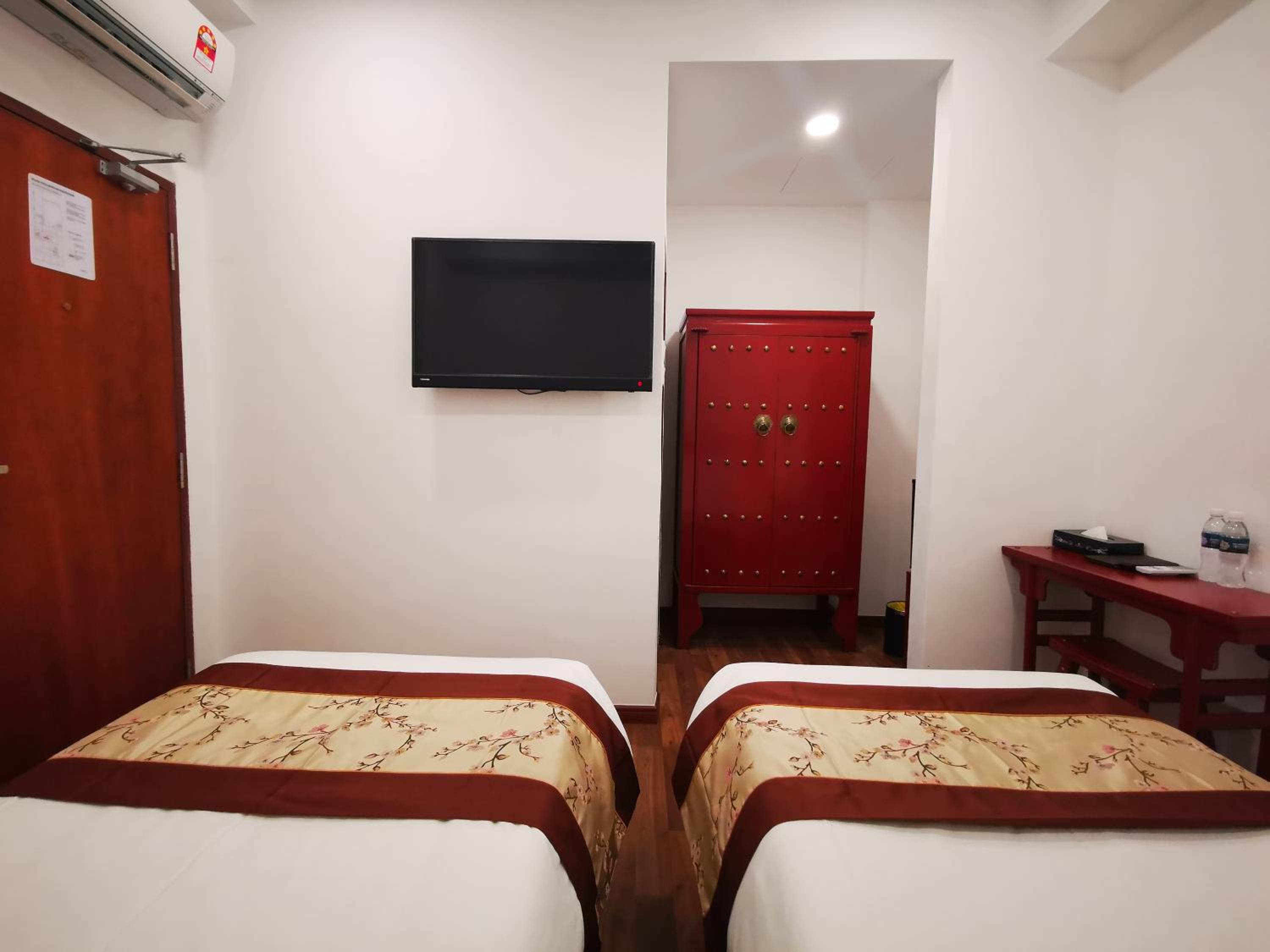 Standard Twin Room Windowless - Photo 8