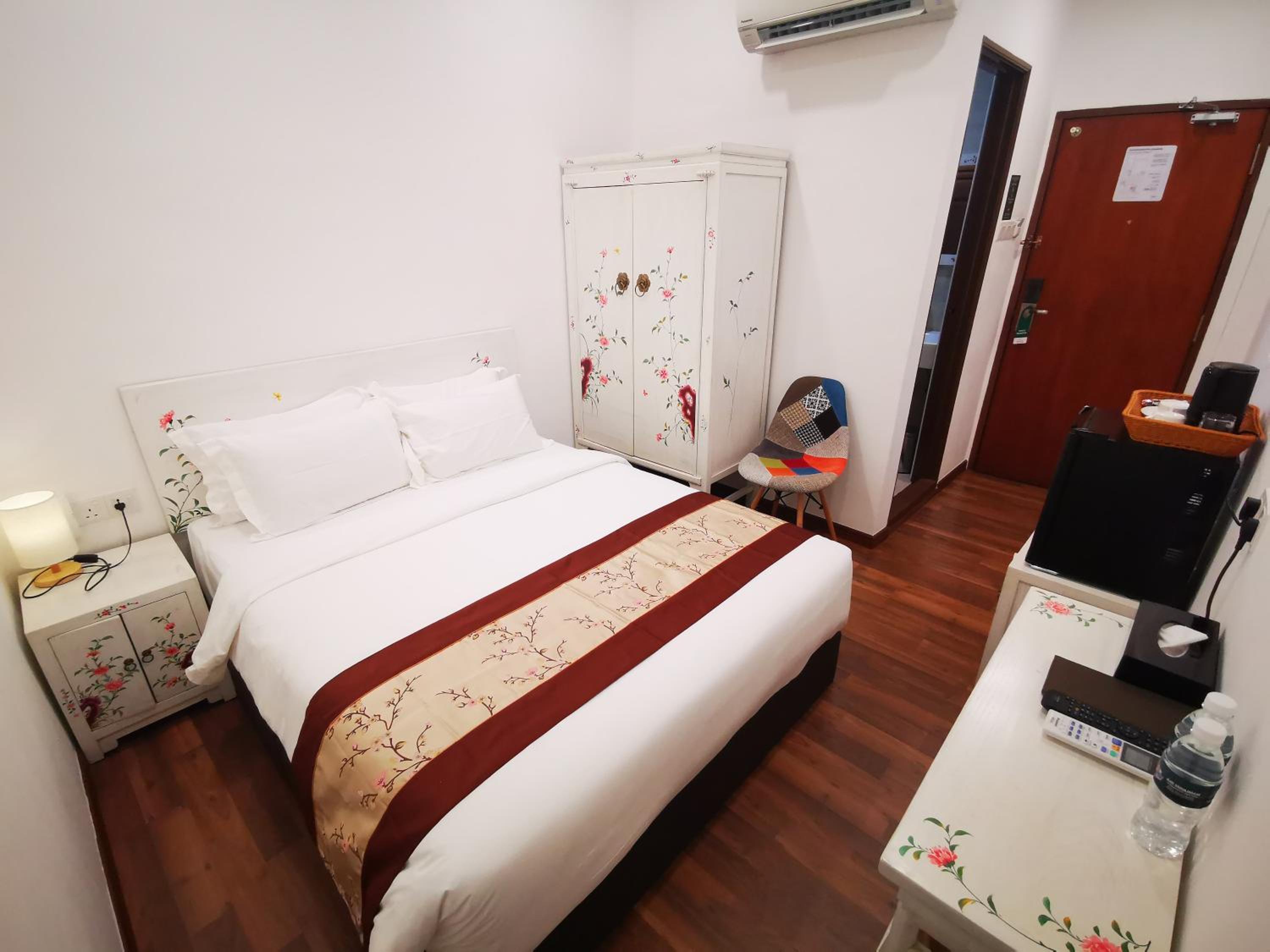 Standard Double Room Windowless - Photo 1