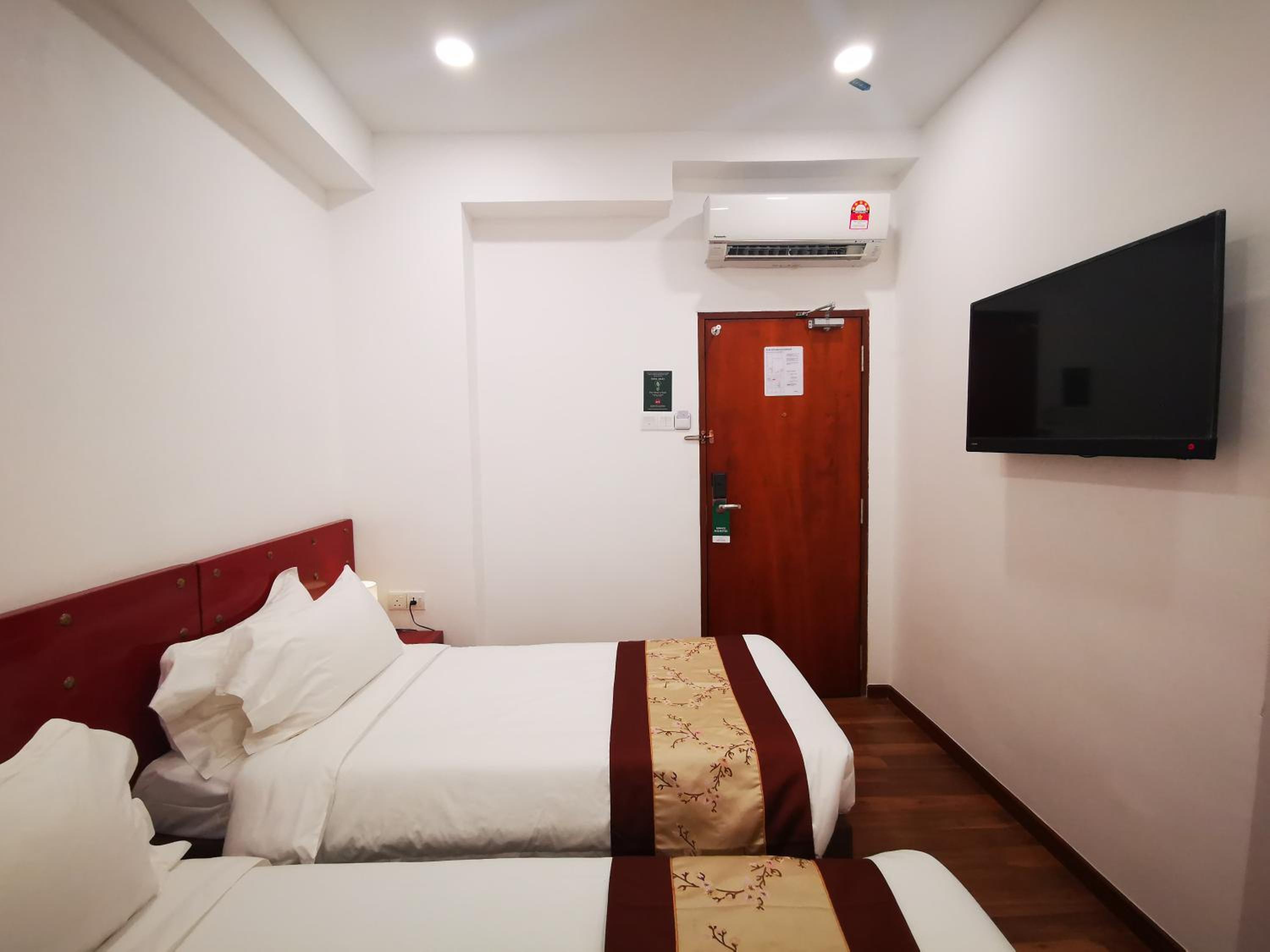 Standard Twin Room Windowless - Photo 7