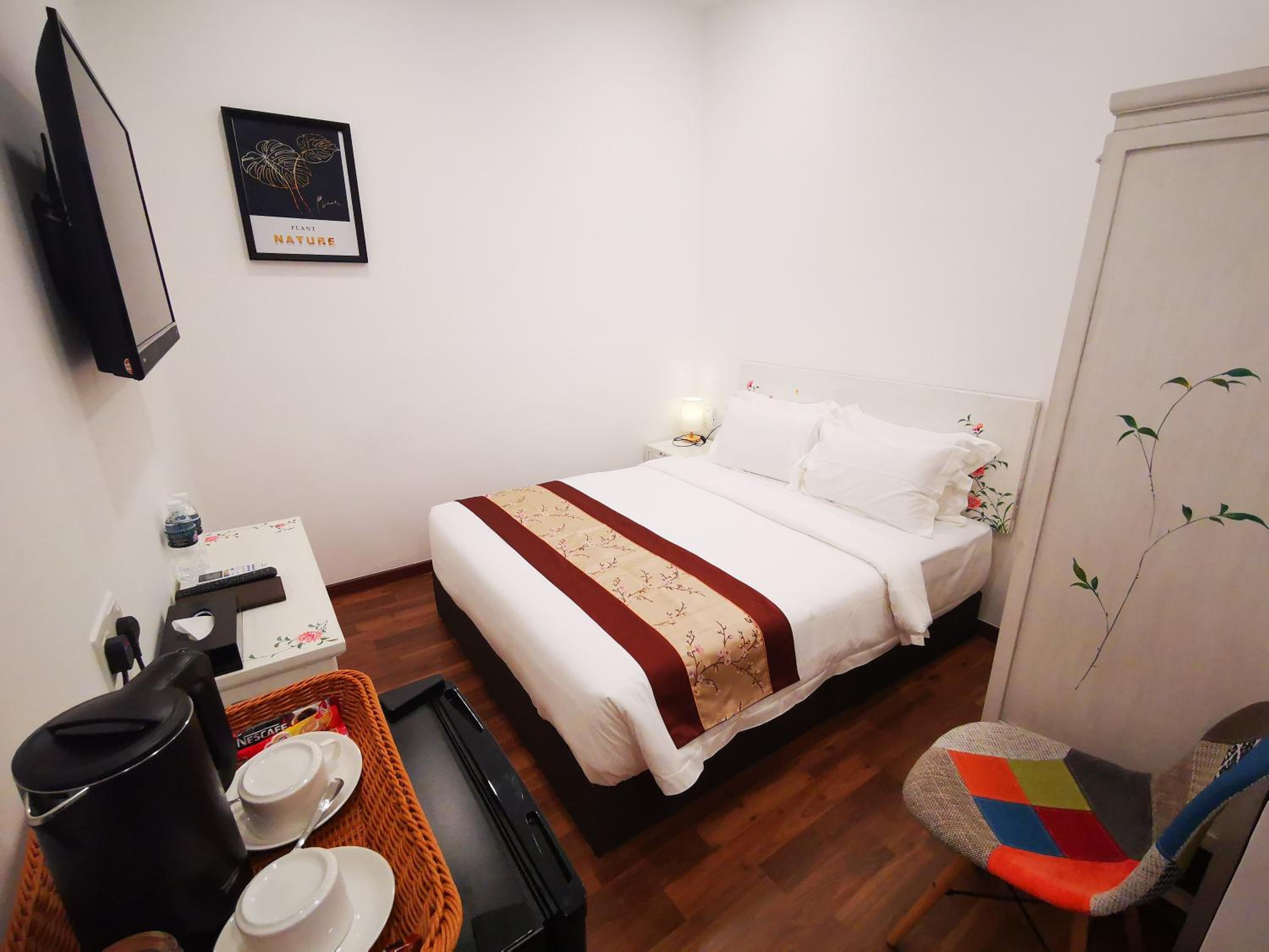 Standard Double Room Windowless - Photo 3