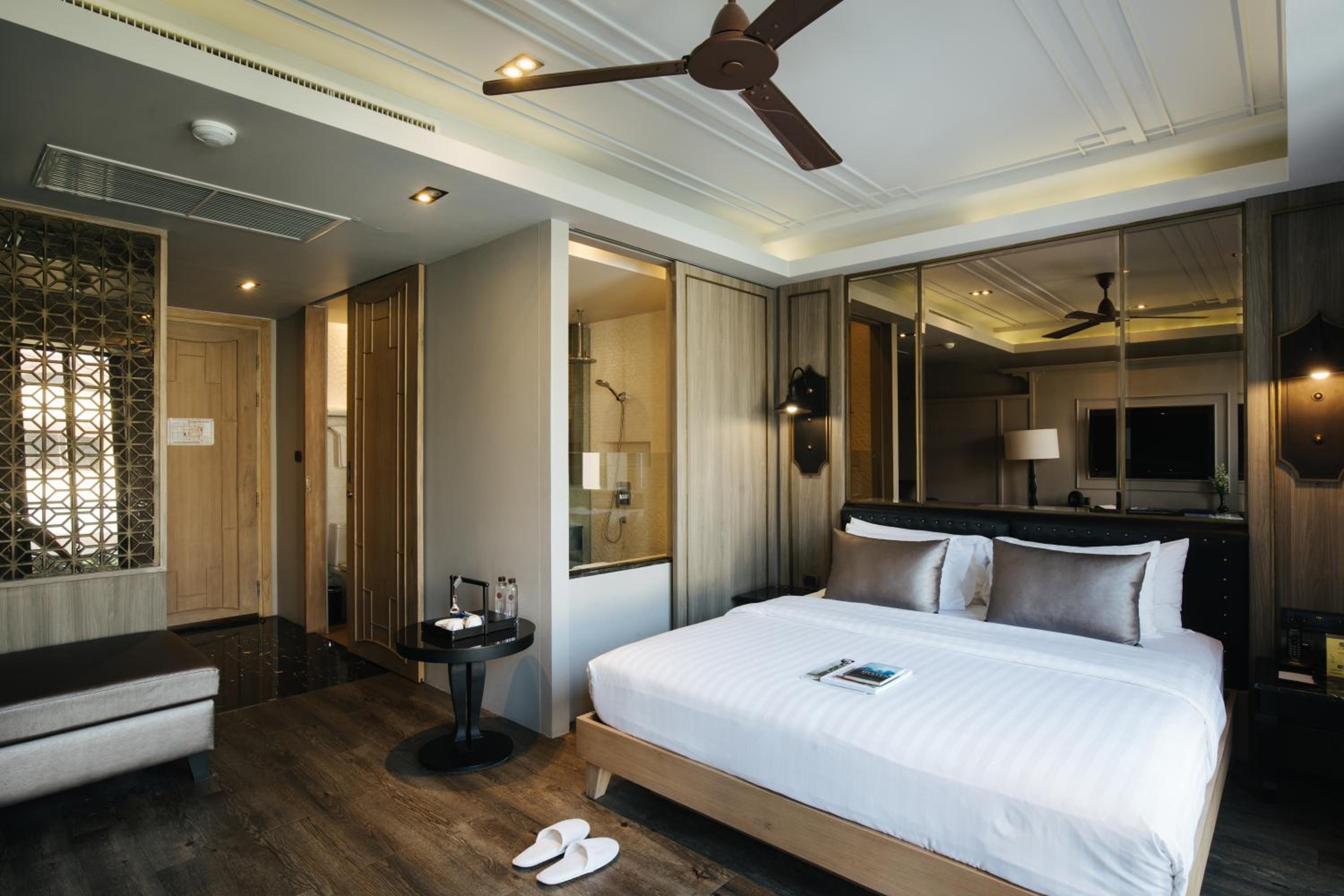 Deluxe Room - Photo 15