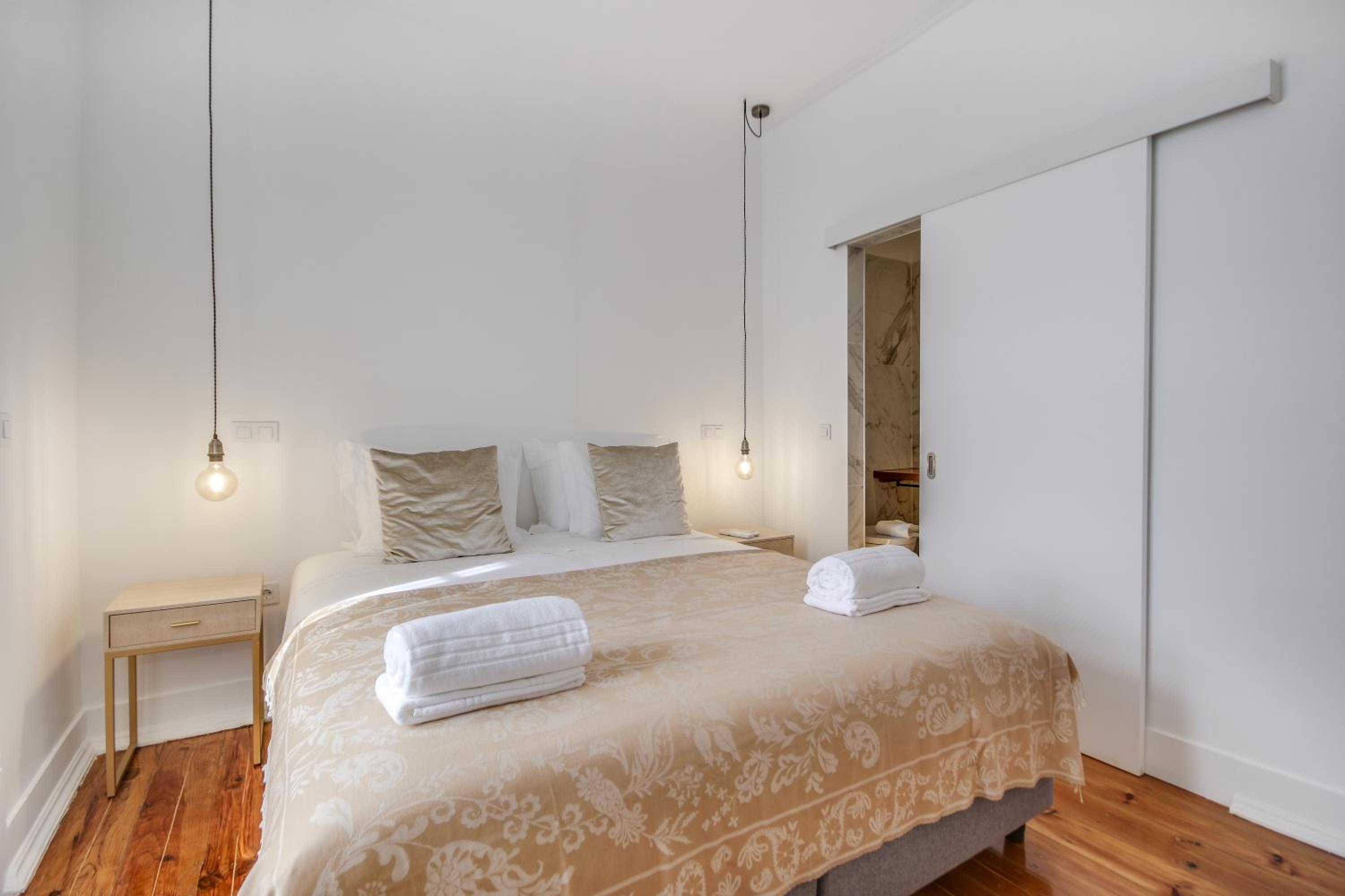 Superior Double or Twin Room with Pool View - Photo 3