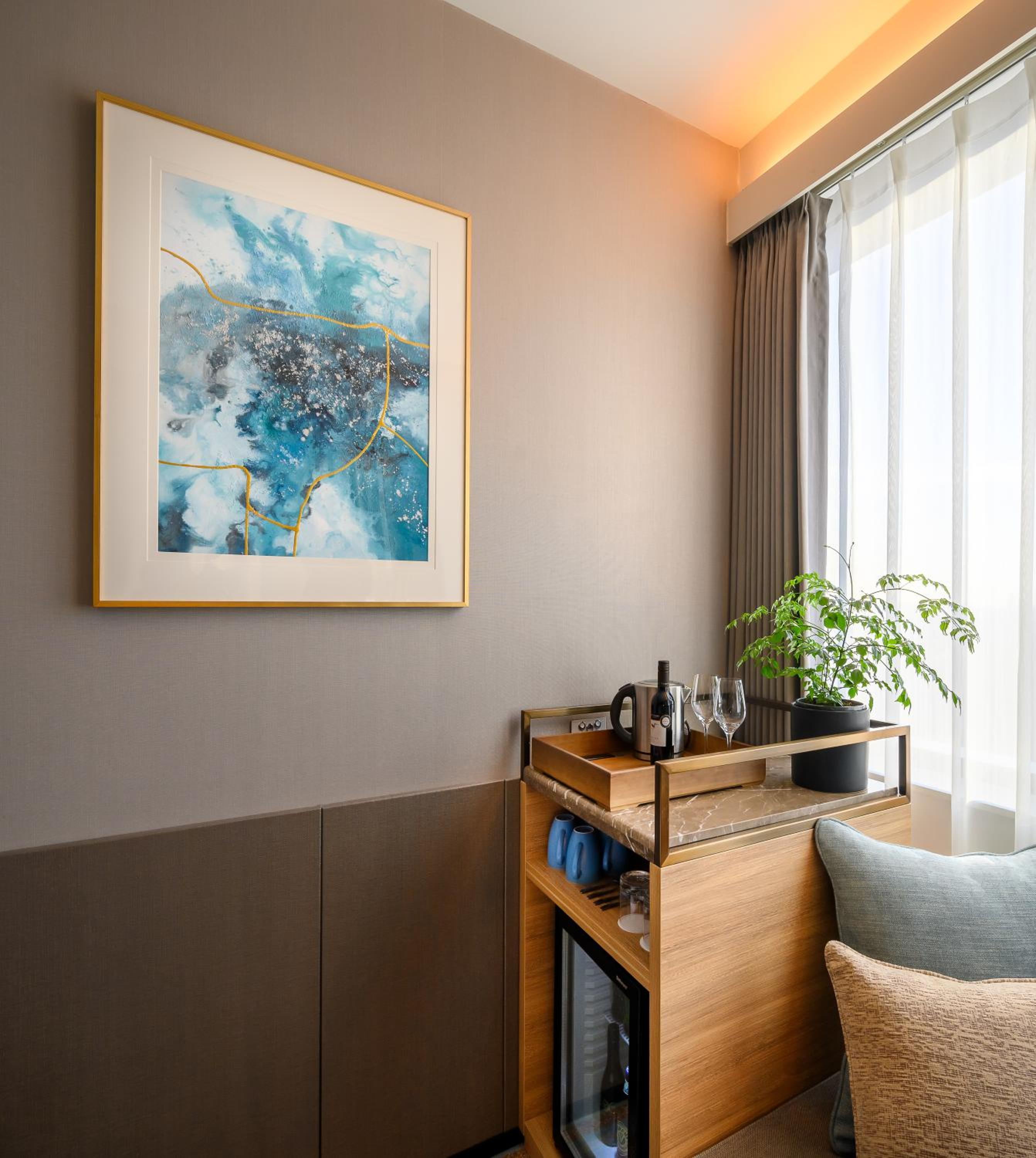 Deluxe Double Room with Two Double Beds thumbnail 5