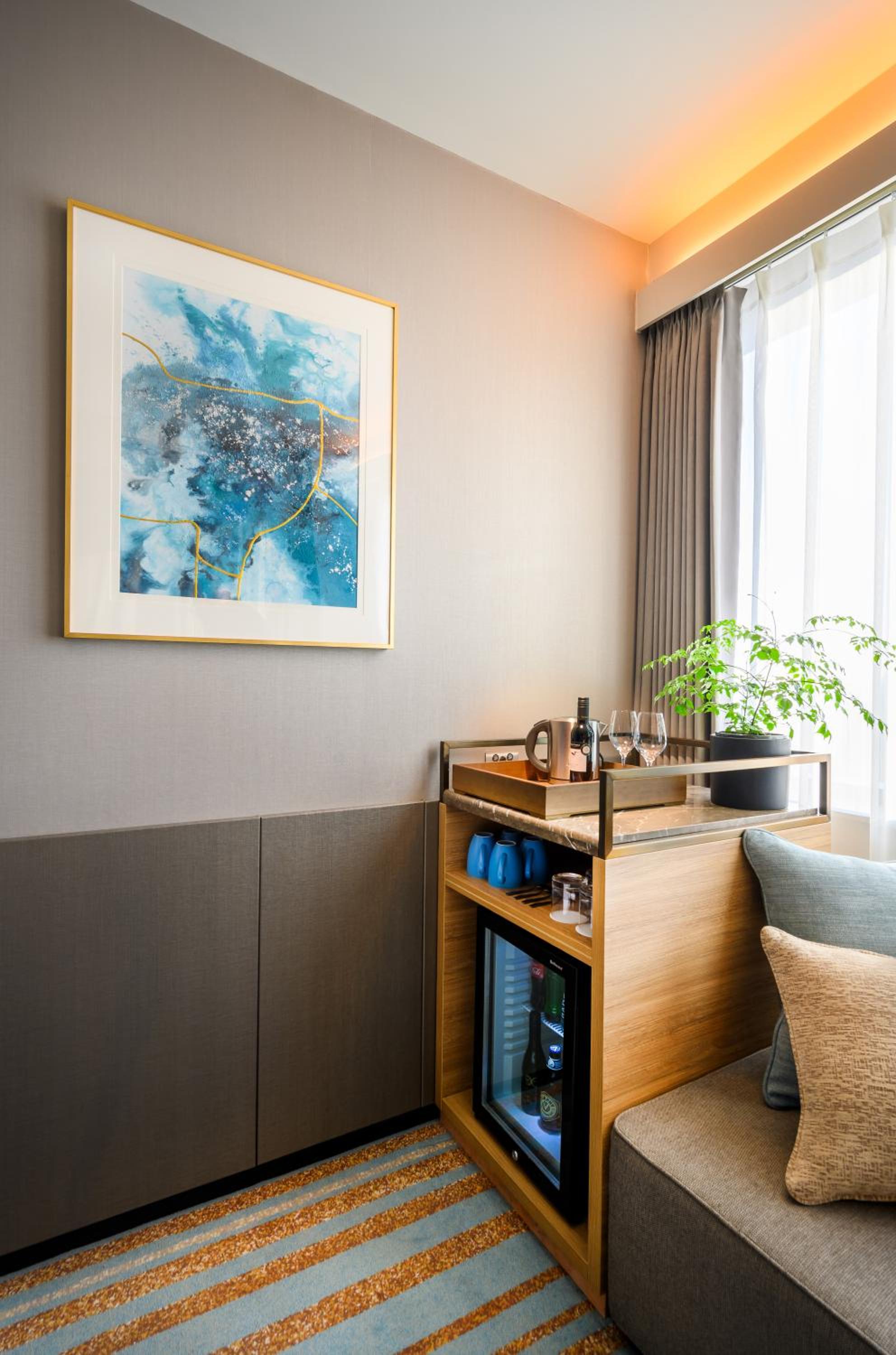 Deluxe Double Room with Two Double Beds thumbnail 6