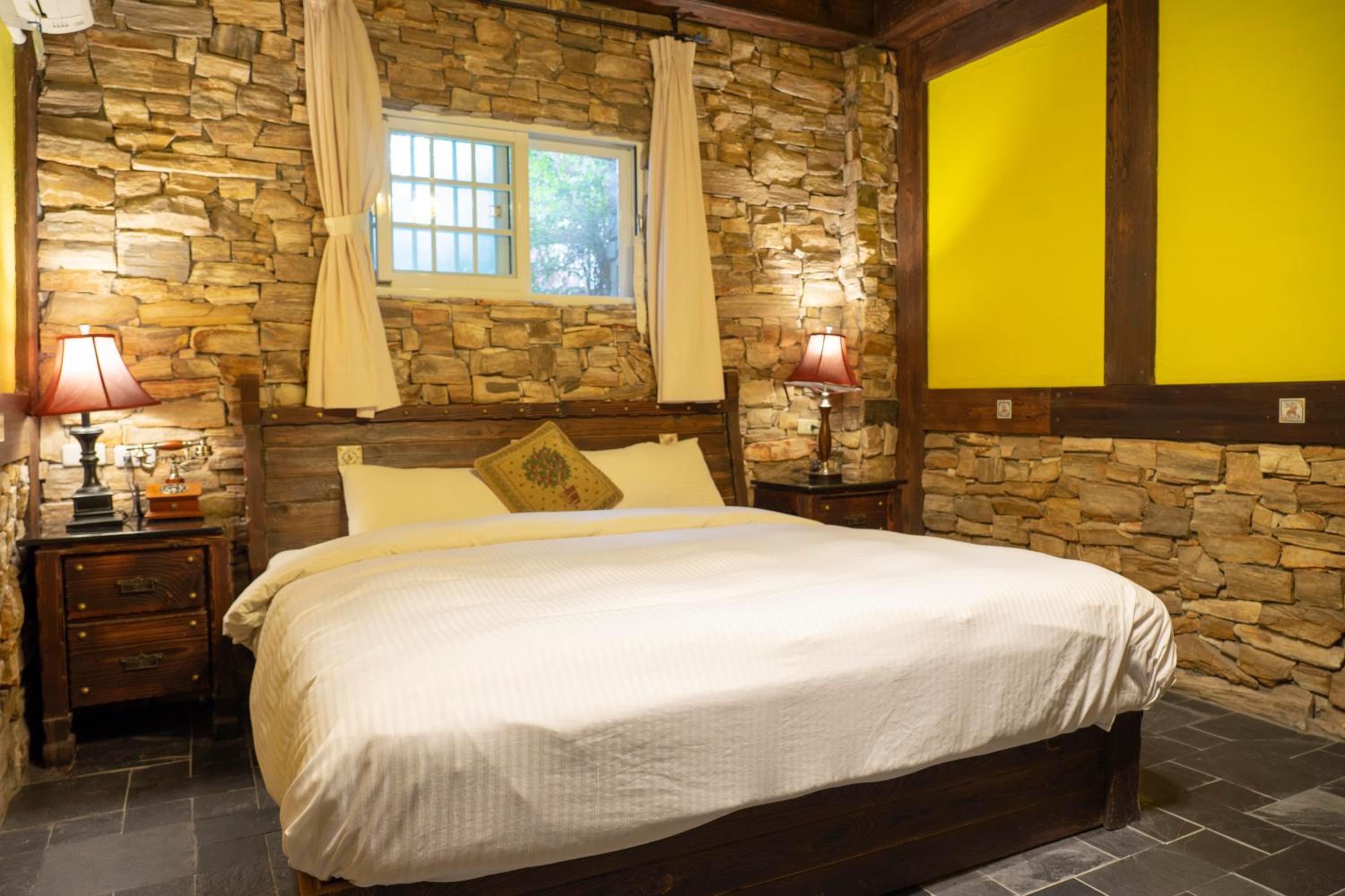 Standard Double Room with Bathtub photo 2