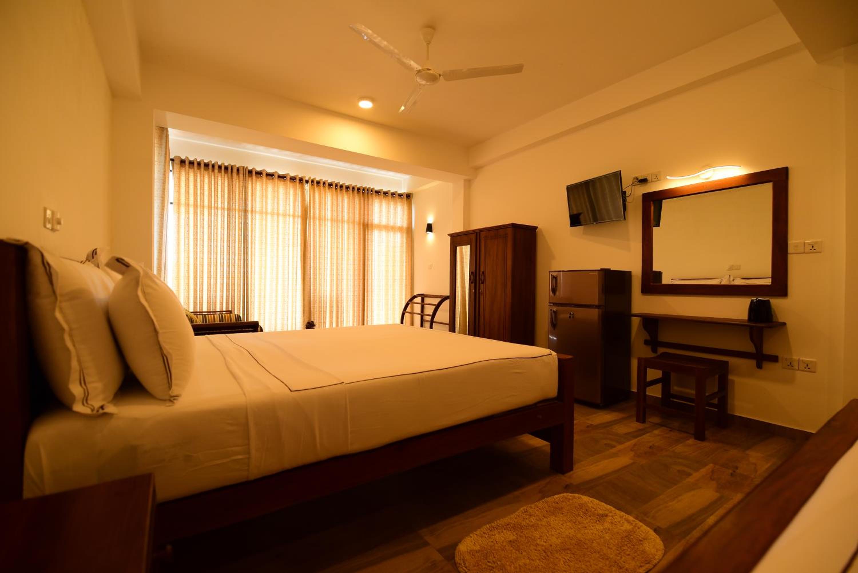 Deluxe Double Room with Balcony photo 2
