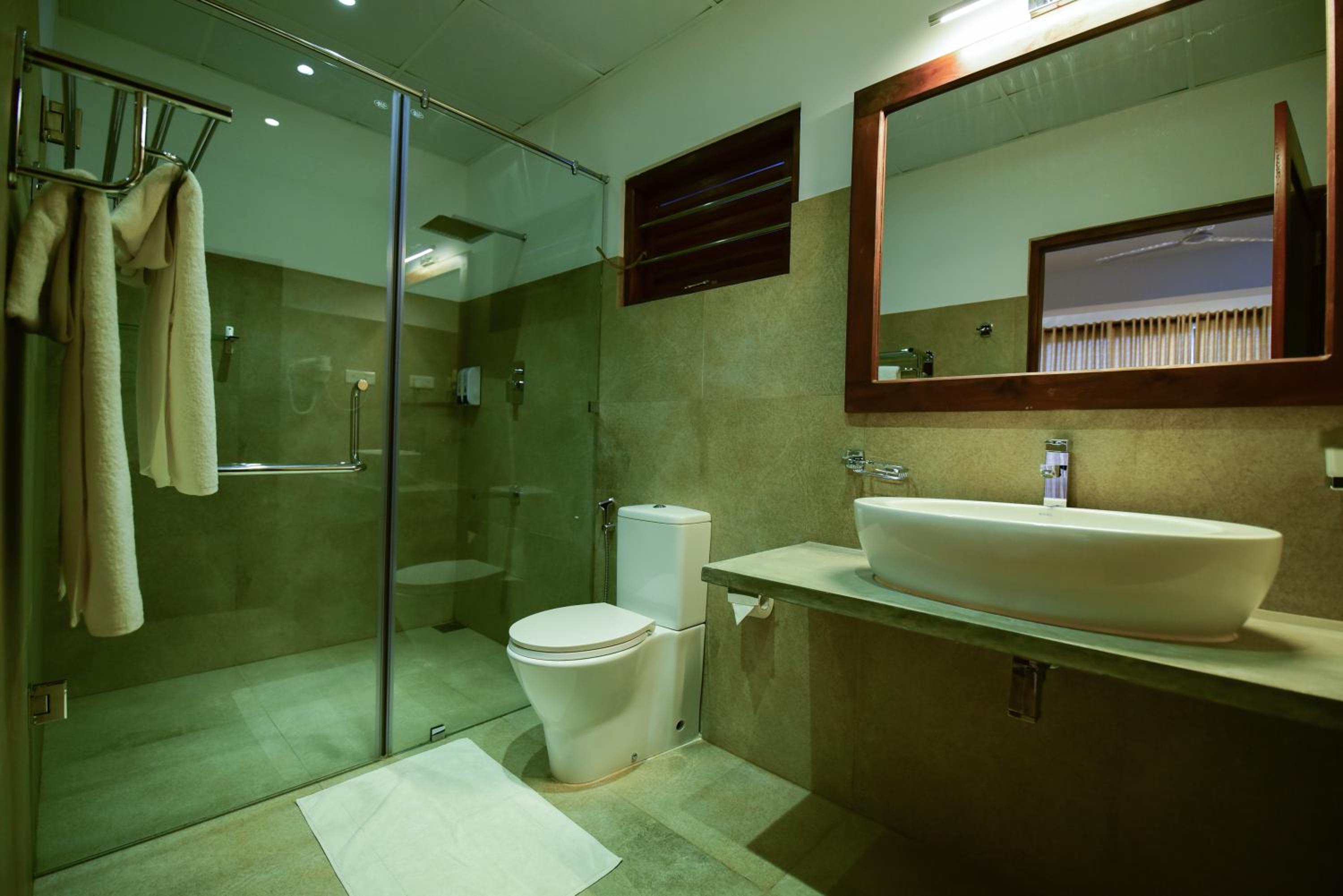 Deluxe Double Room with Balcony photo 3