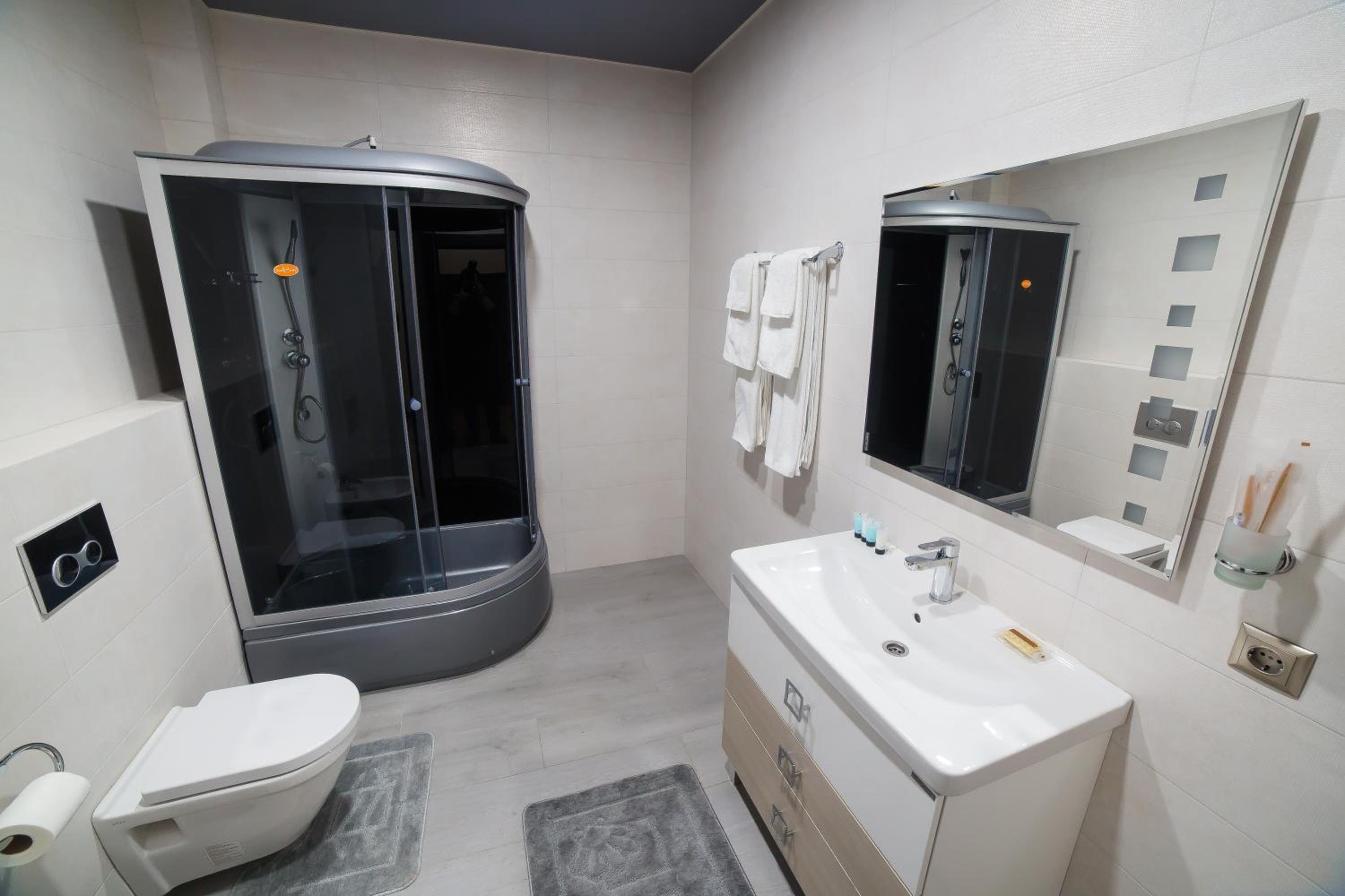 Suite - Photo 3