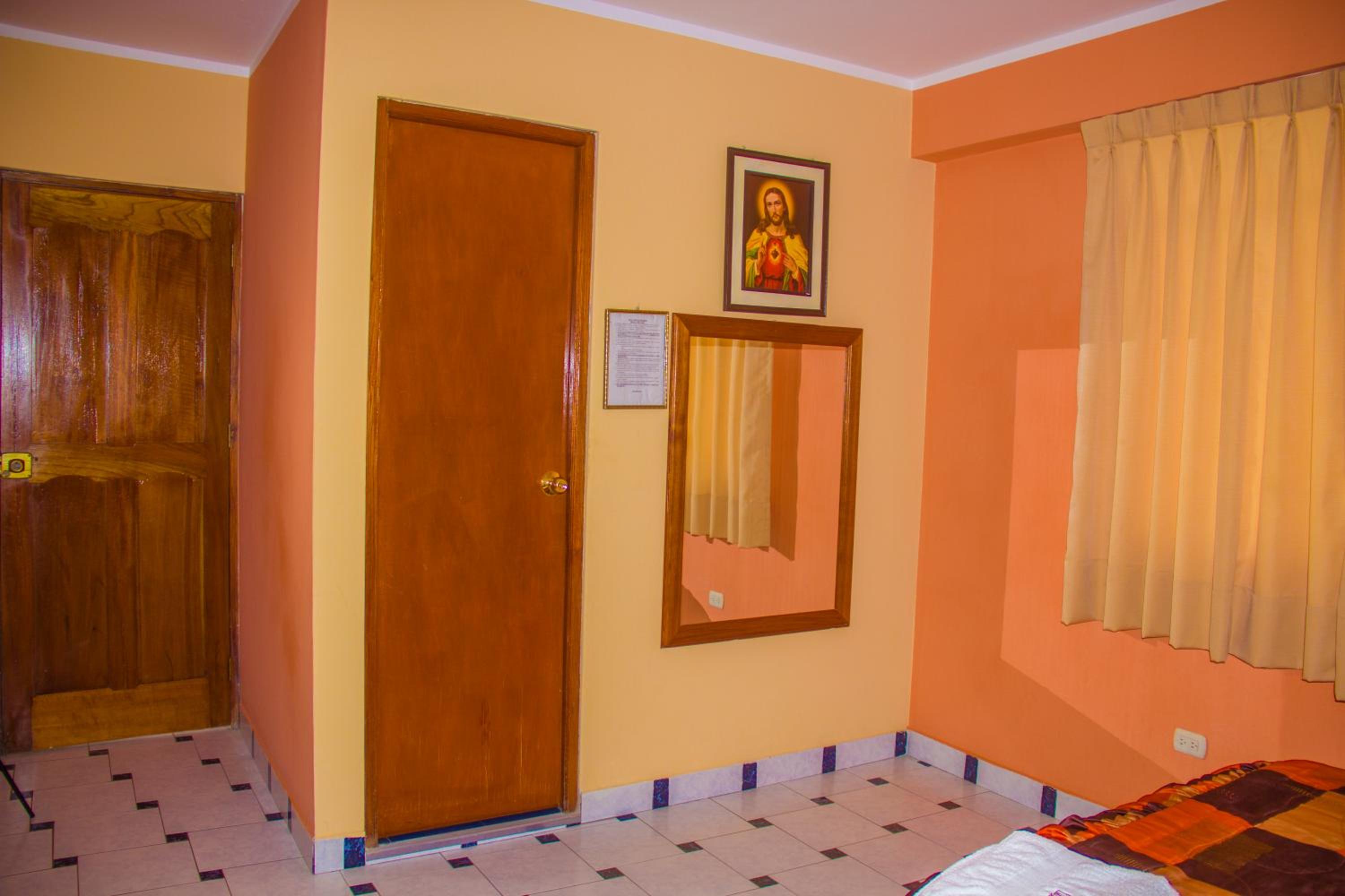 Twin Room with Private Bathroom photo 2