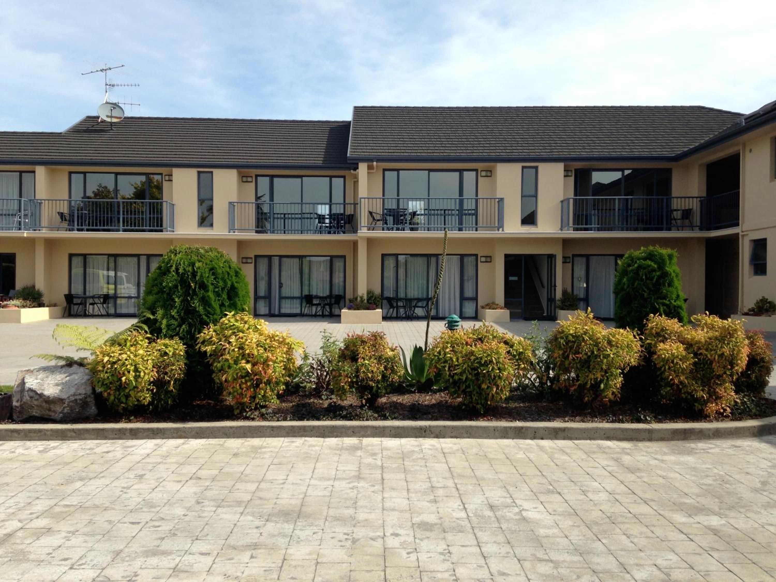 Large Twin Studio