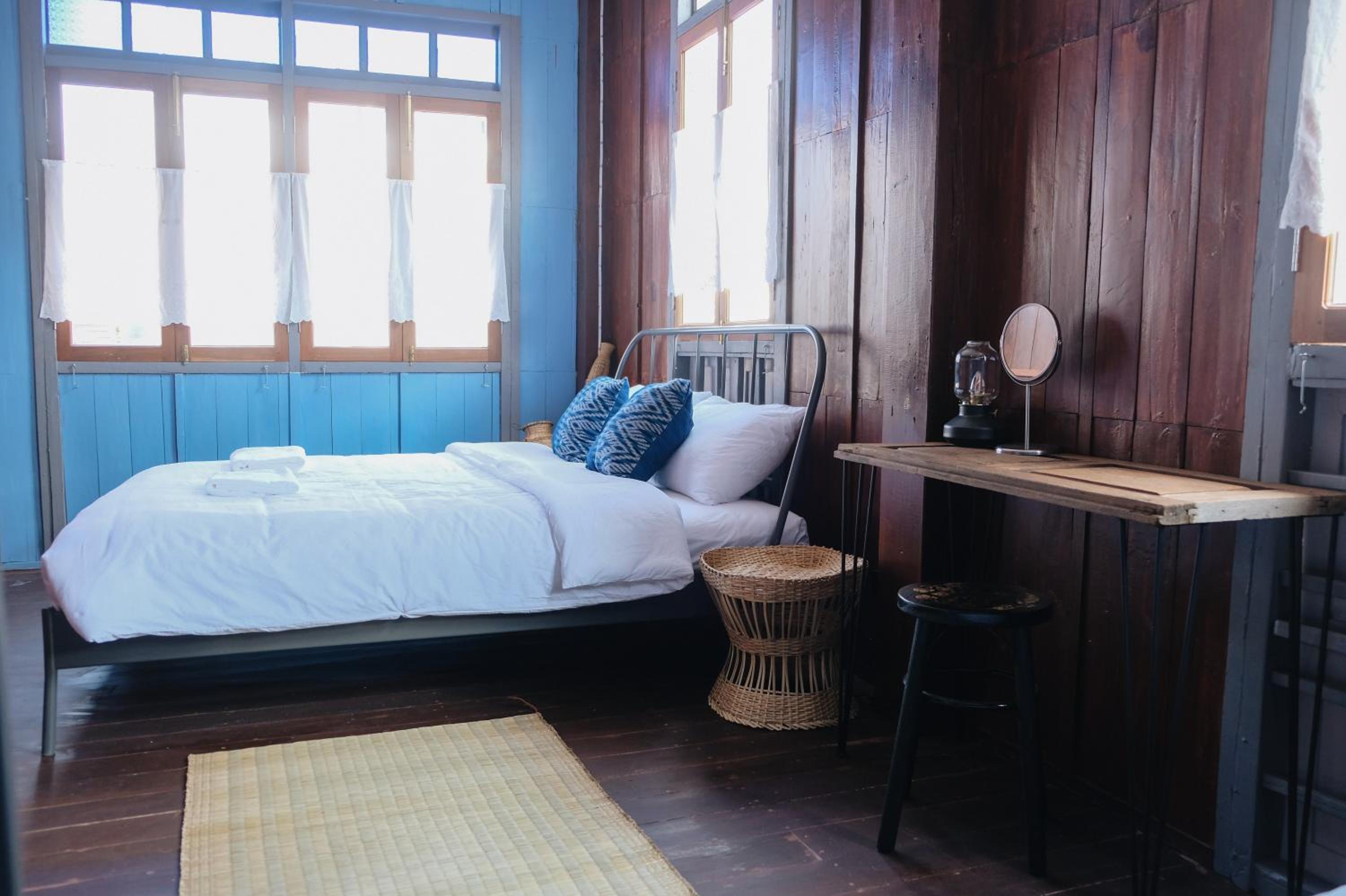 Quadruple Room with Shared Bathroom photo 3