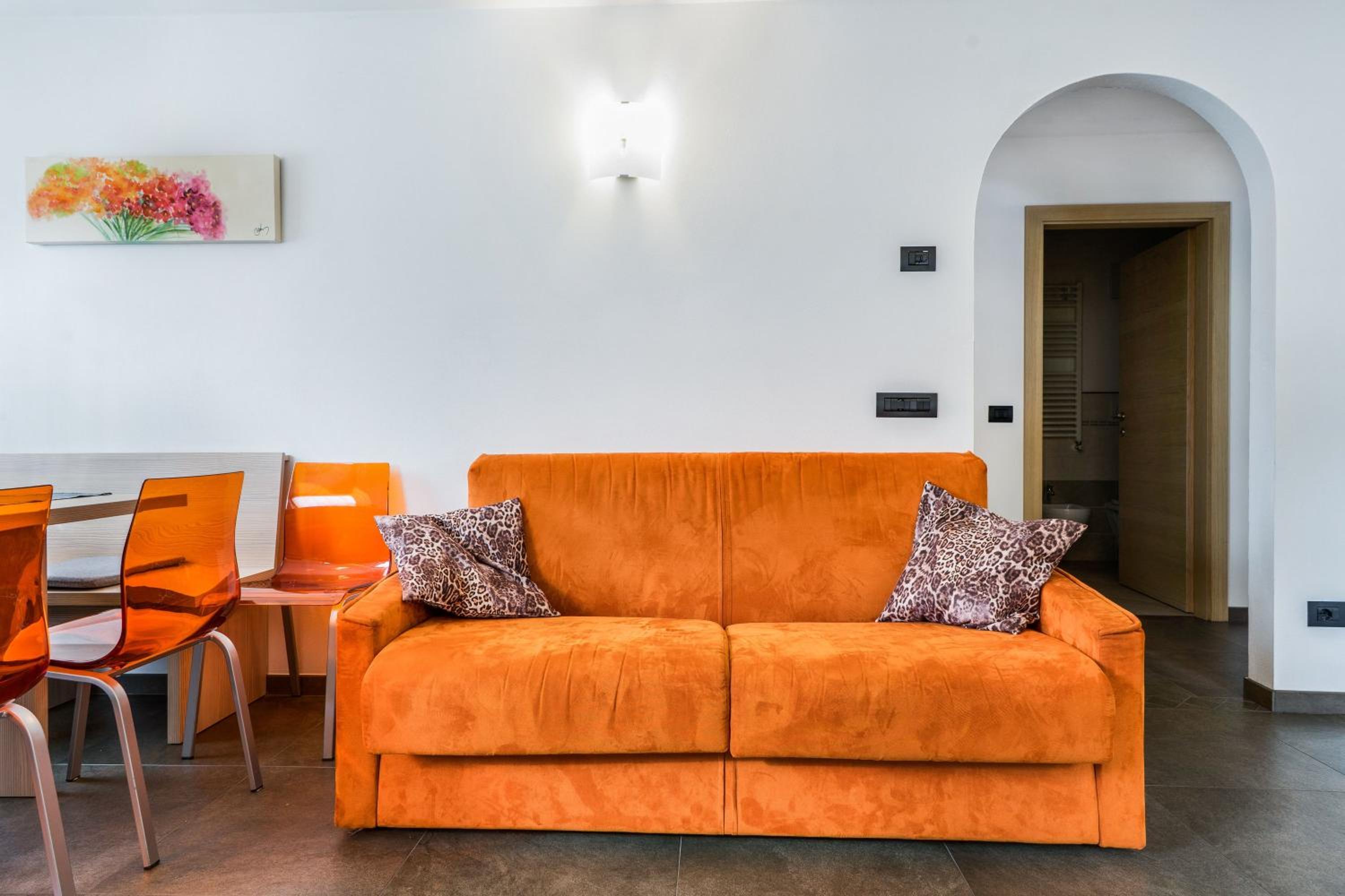 Two-Bedroom Apartment with Mountain View
