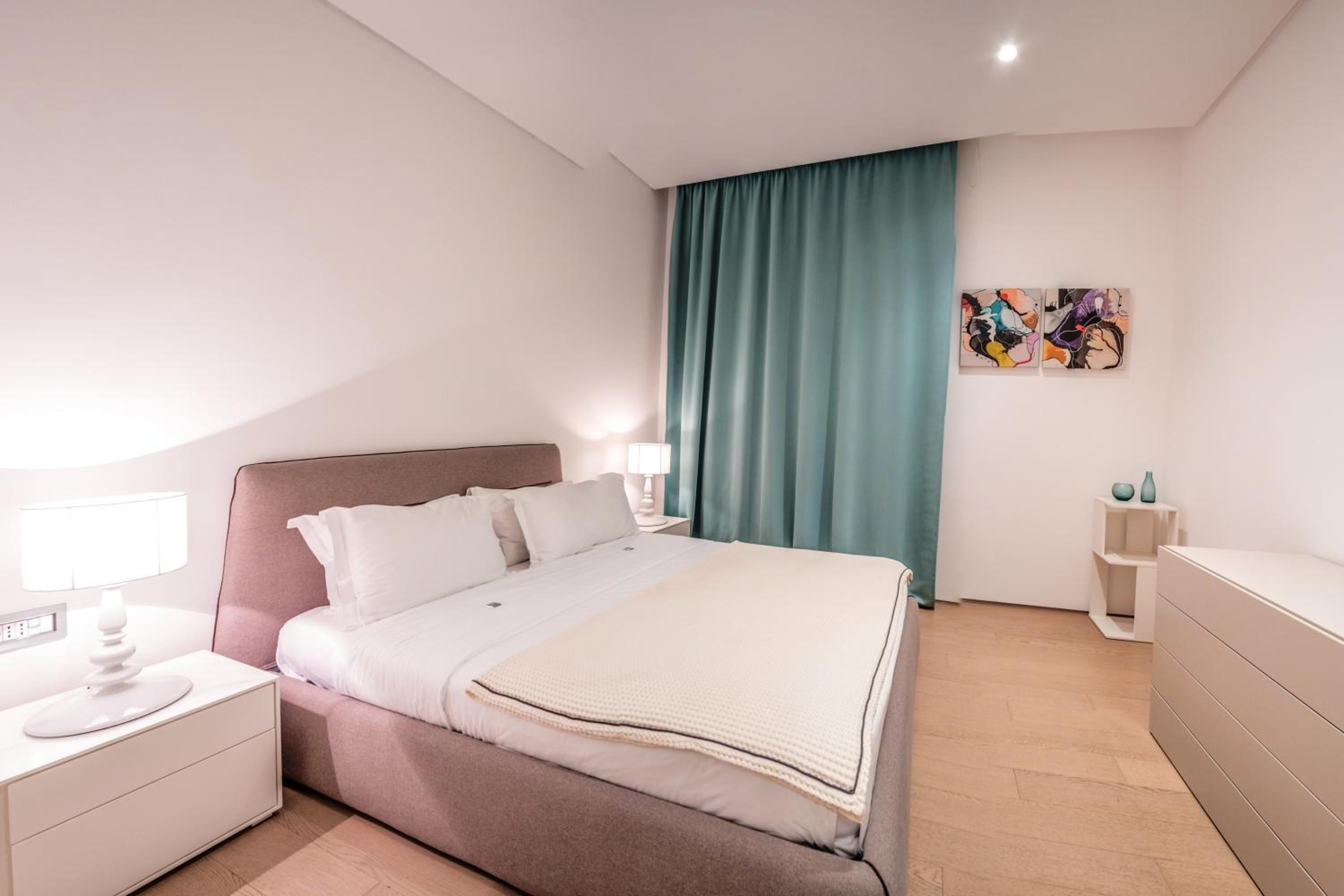 Deluxe One-Bedroom Apartment with Sea View