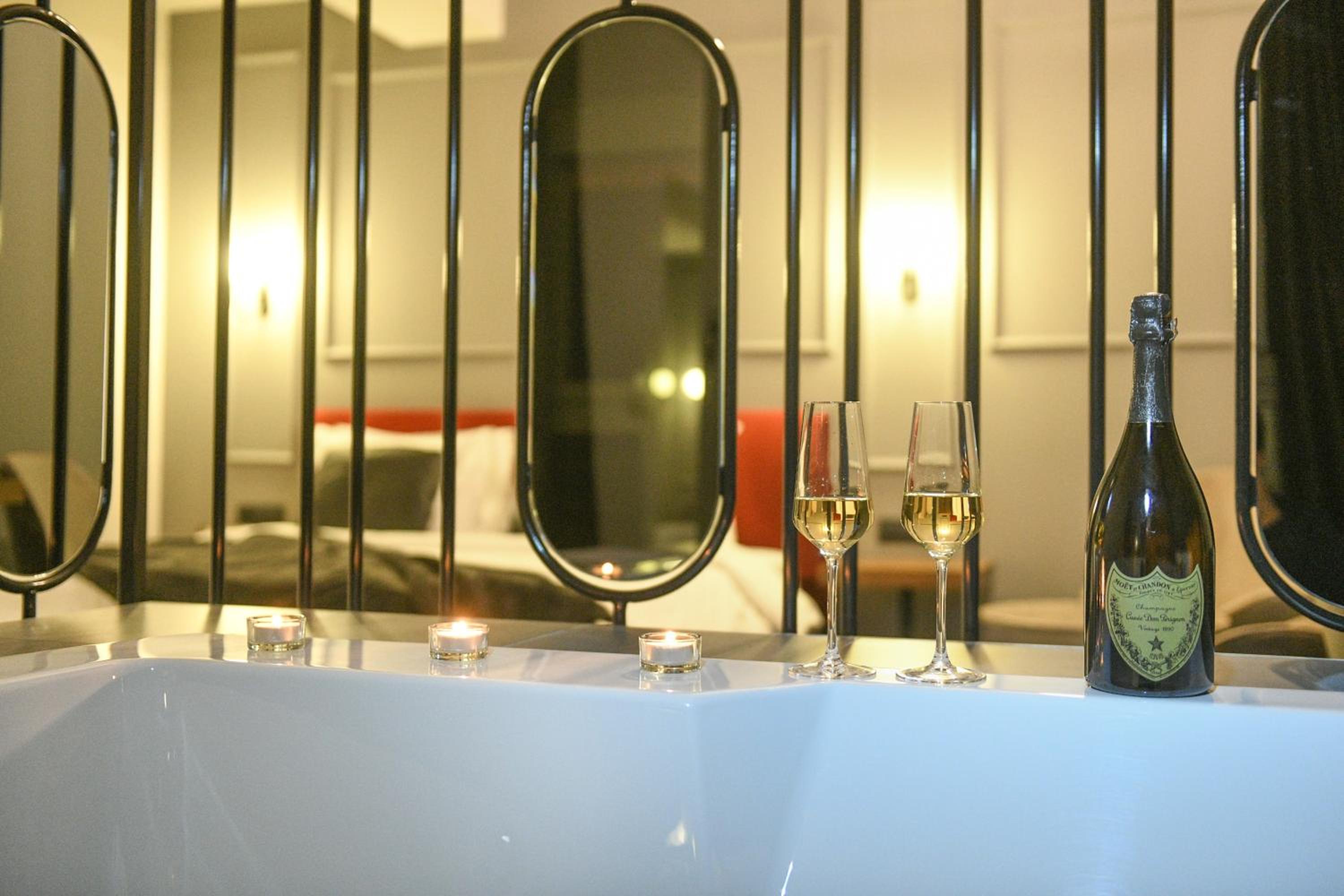 Deluxe Suite - Photo 7