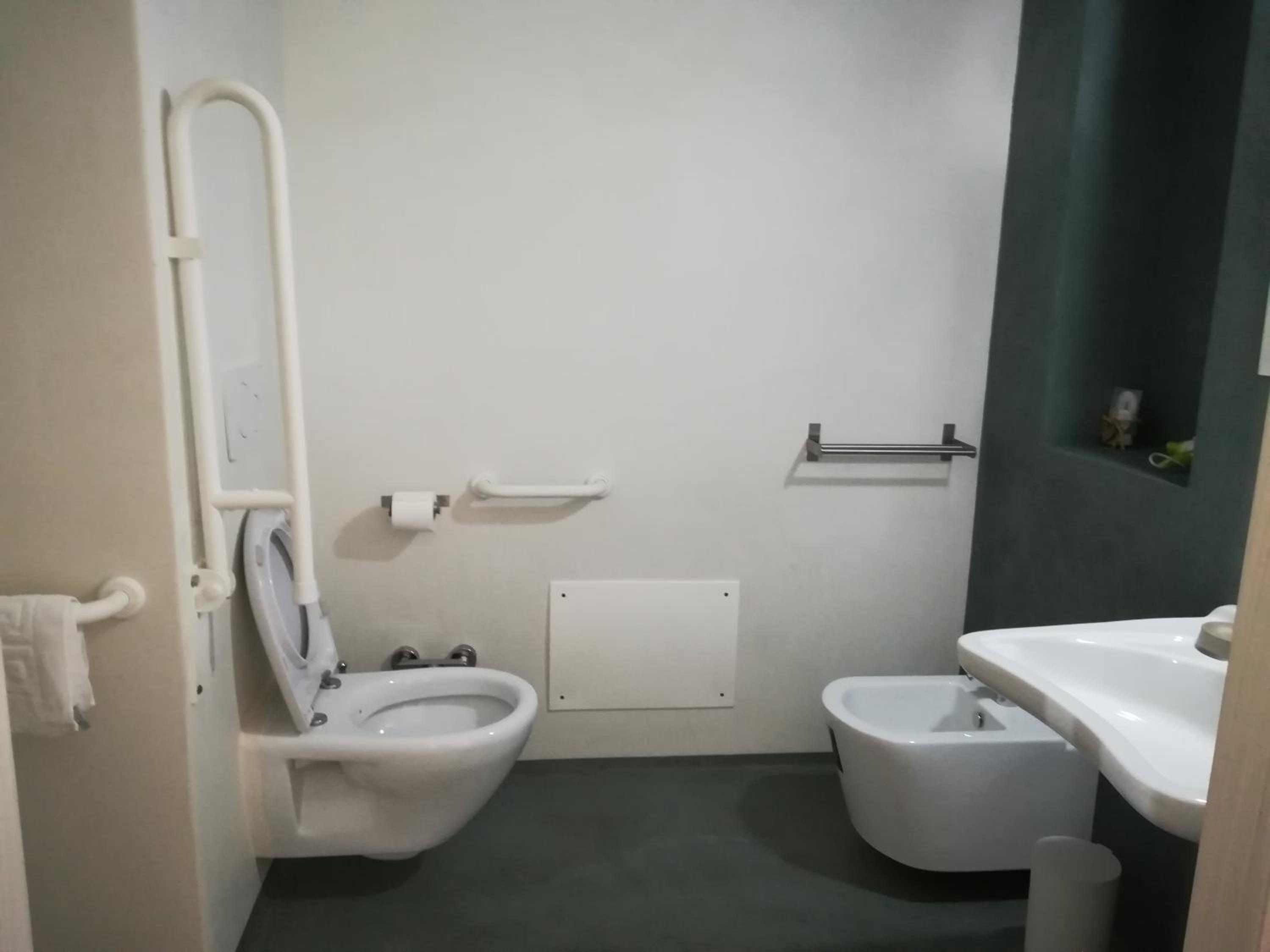 Double Room - Disability Access - Photo 5