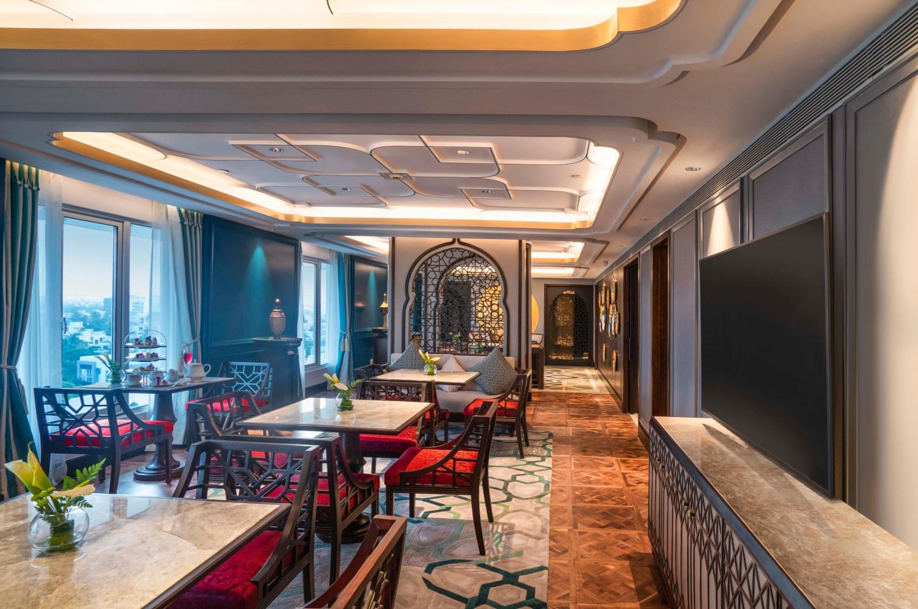 Club Room With Lounge Access & One Way Airport Transfer photo 3