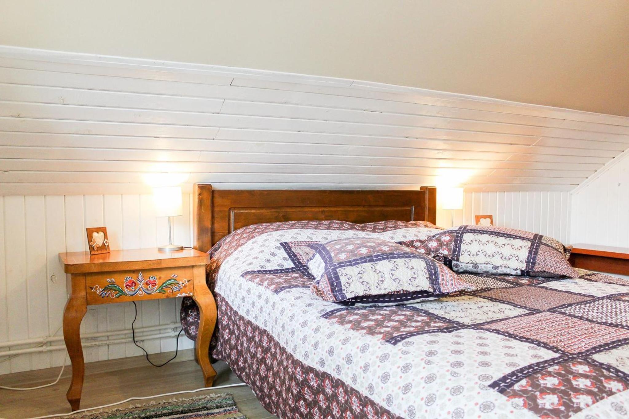 Six-Bedroom House photo 1