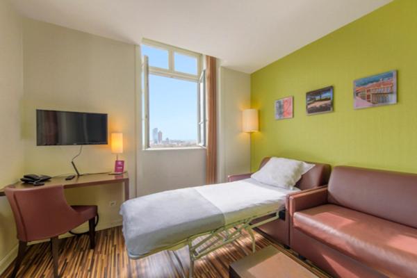 One-Bedroom Apartment photo 2