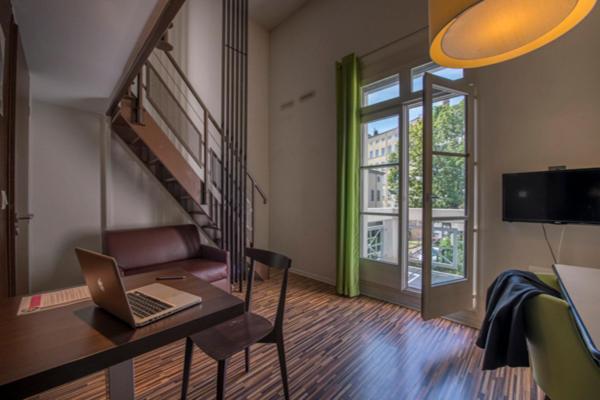 Studio with Mezzanine photo 2