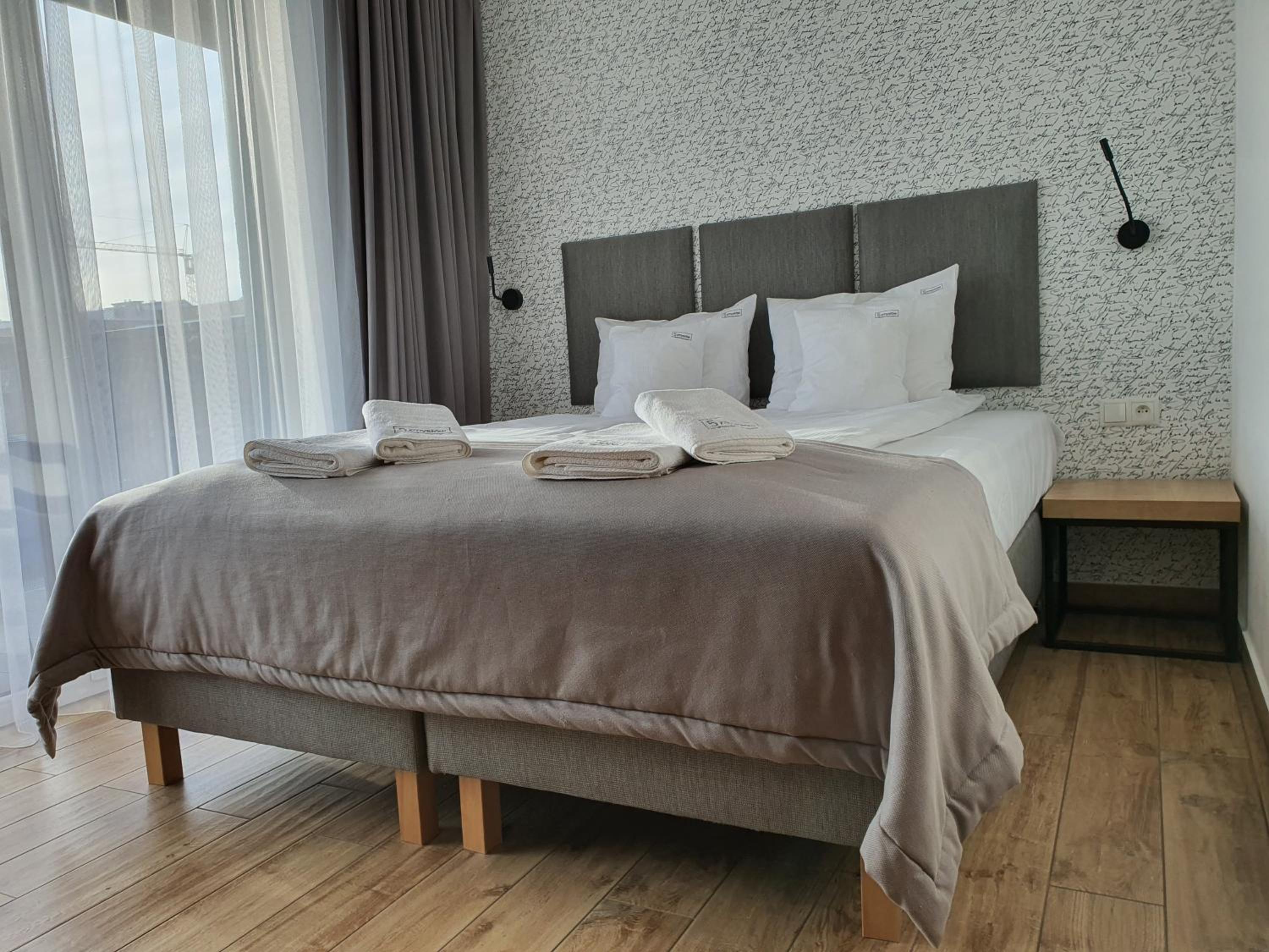 Deluxe Double Room with Balcony photo 2