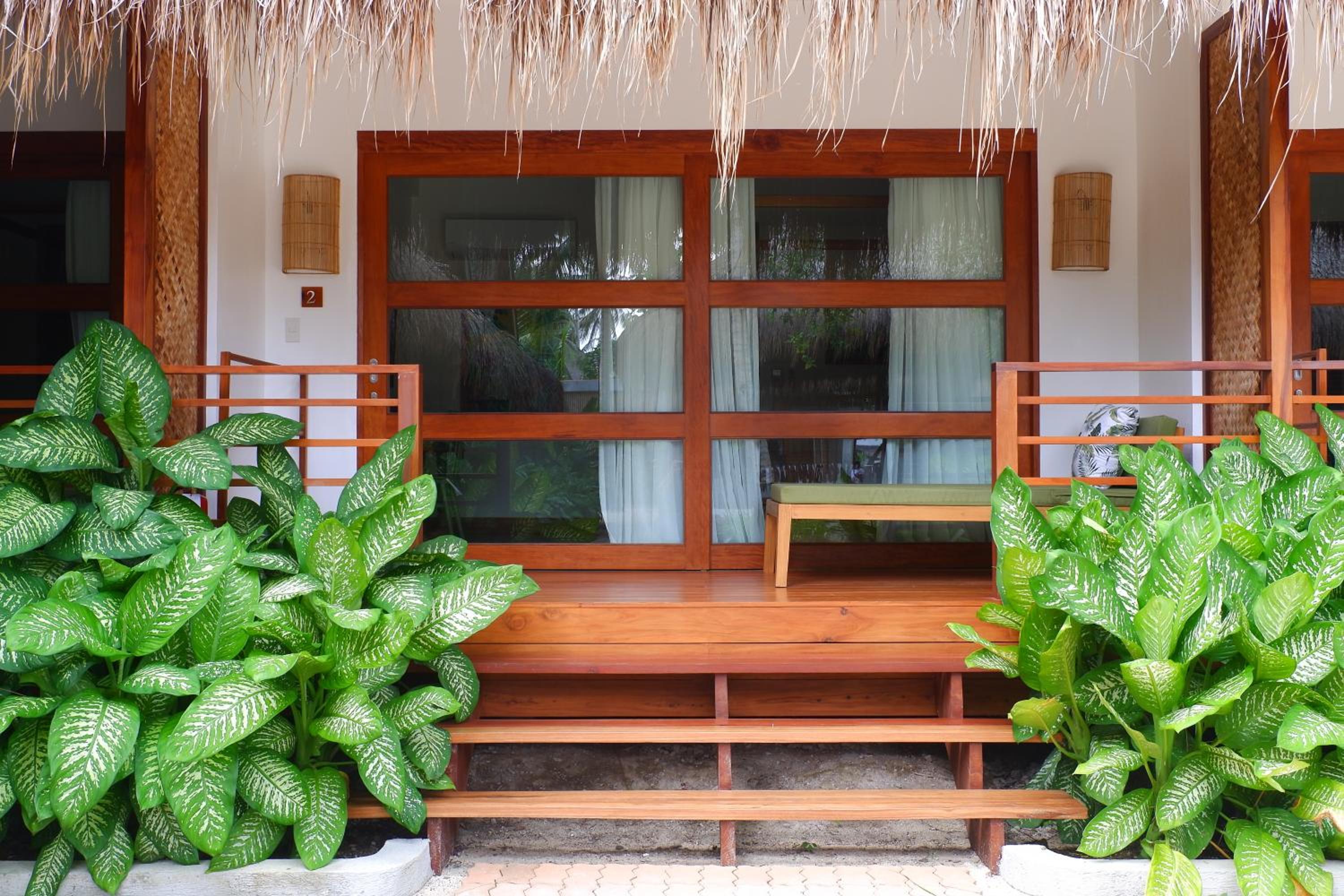Deluxe Double Room with Balcony - Photo 8