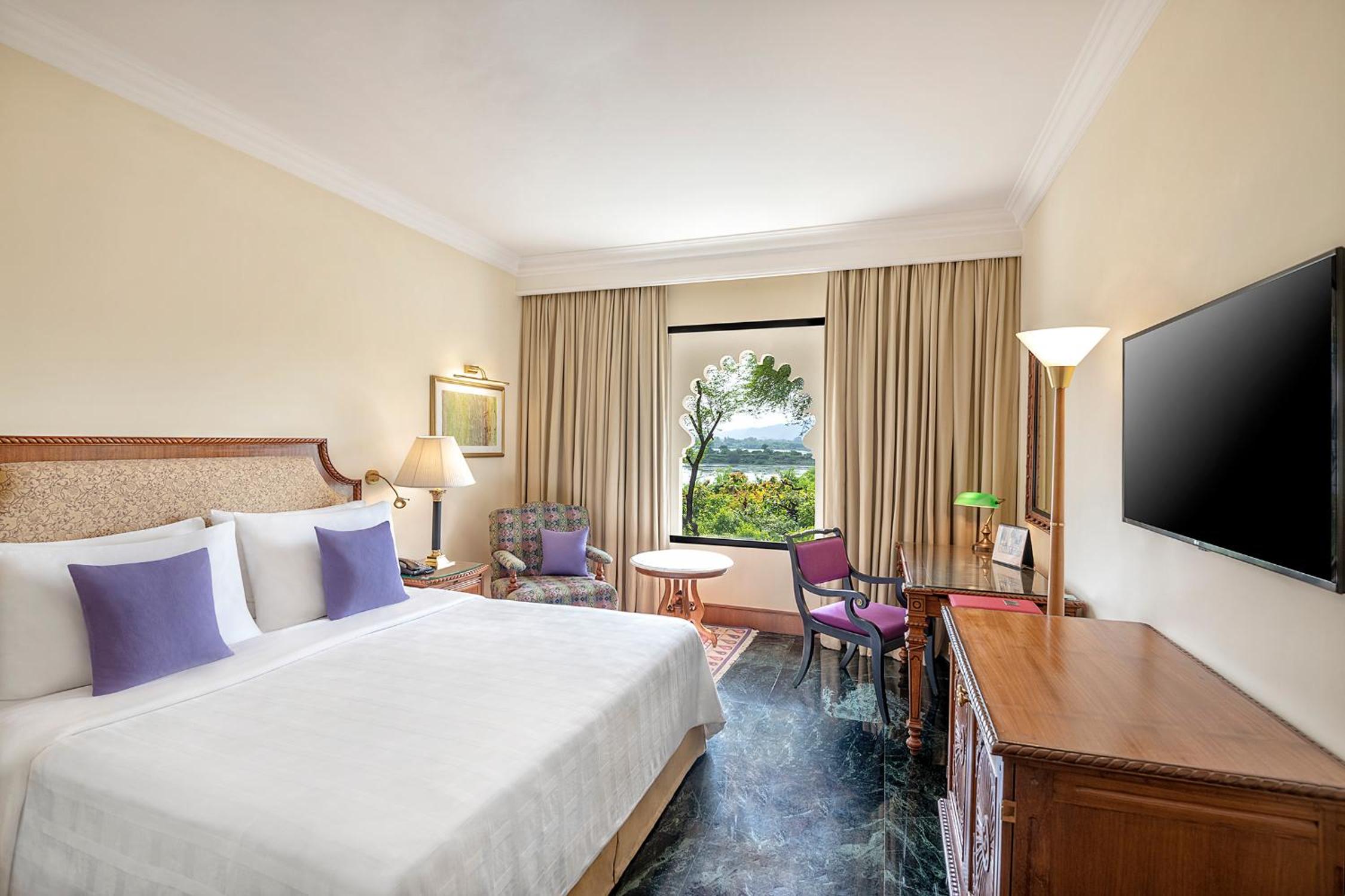 Deluxe Twin Room with Pool View - Photo 4