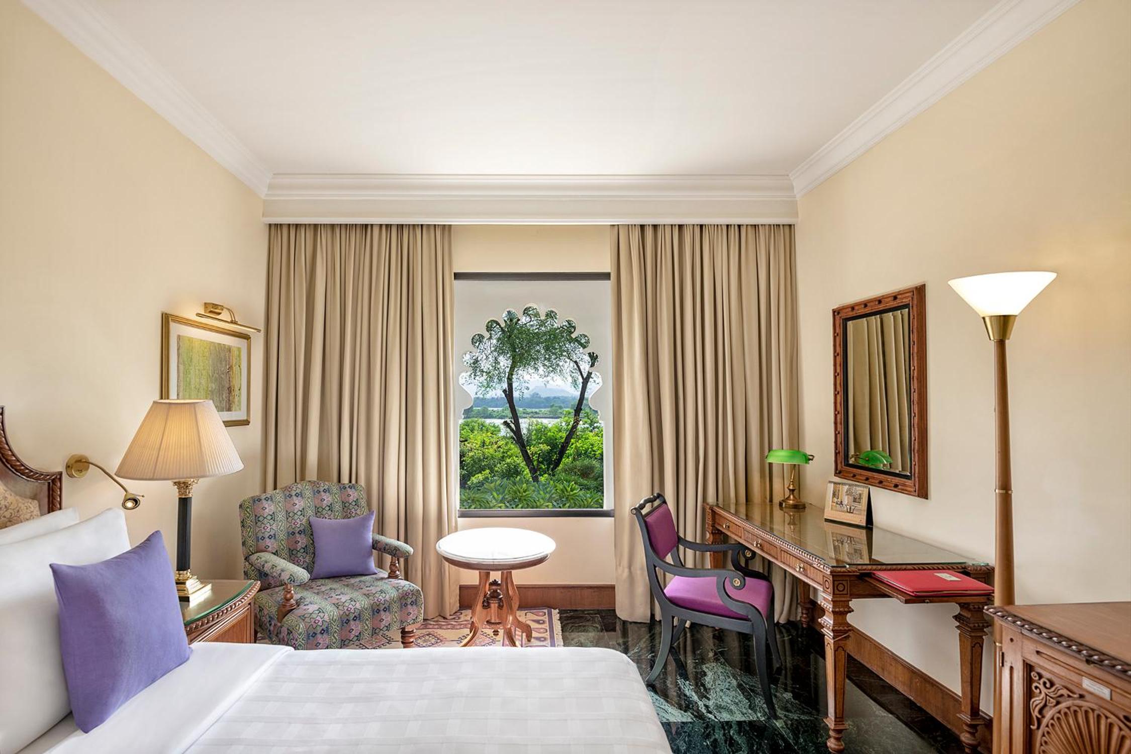 Deluxe Aravalli View Room King Bed - Photo 3