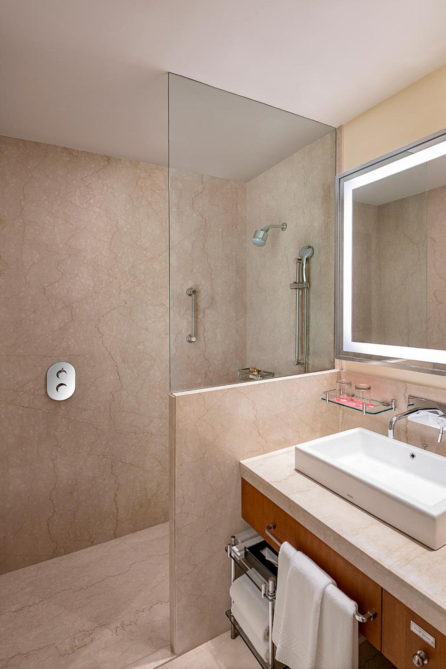 Deluxe Twin Room with Pool View - Photo 2