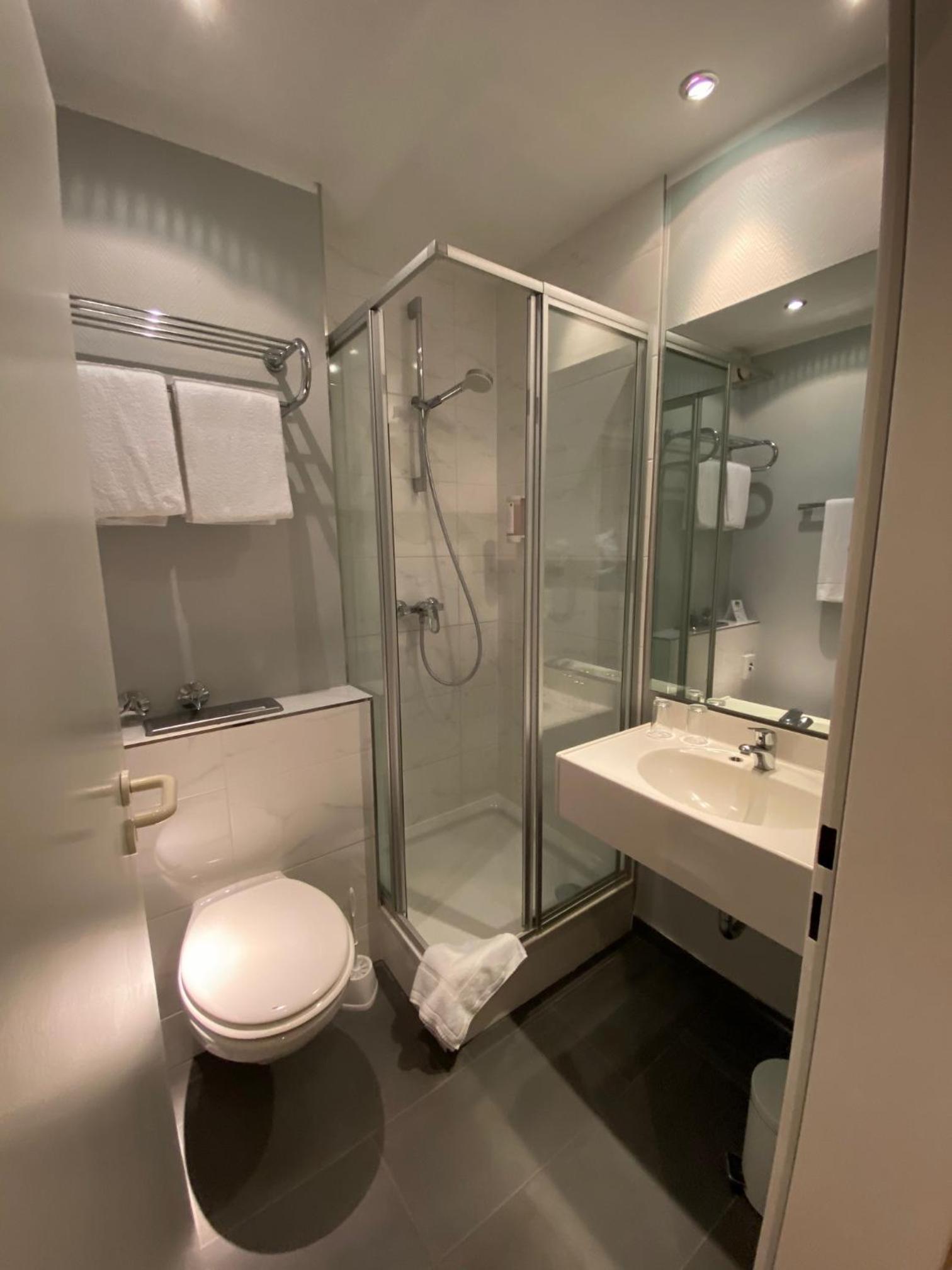 Economy Double Room - Photo 3
