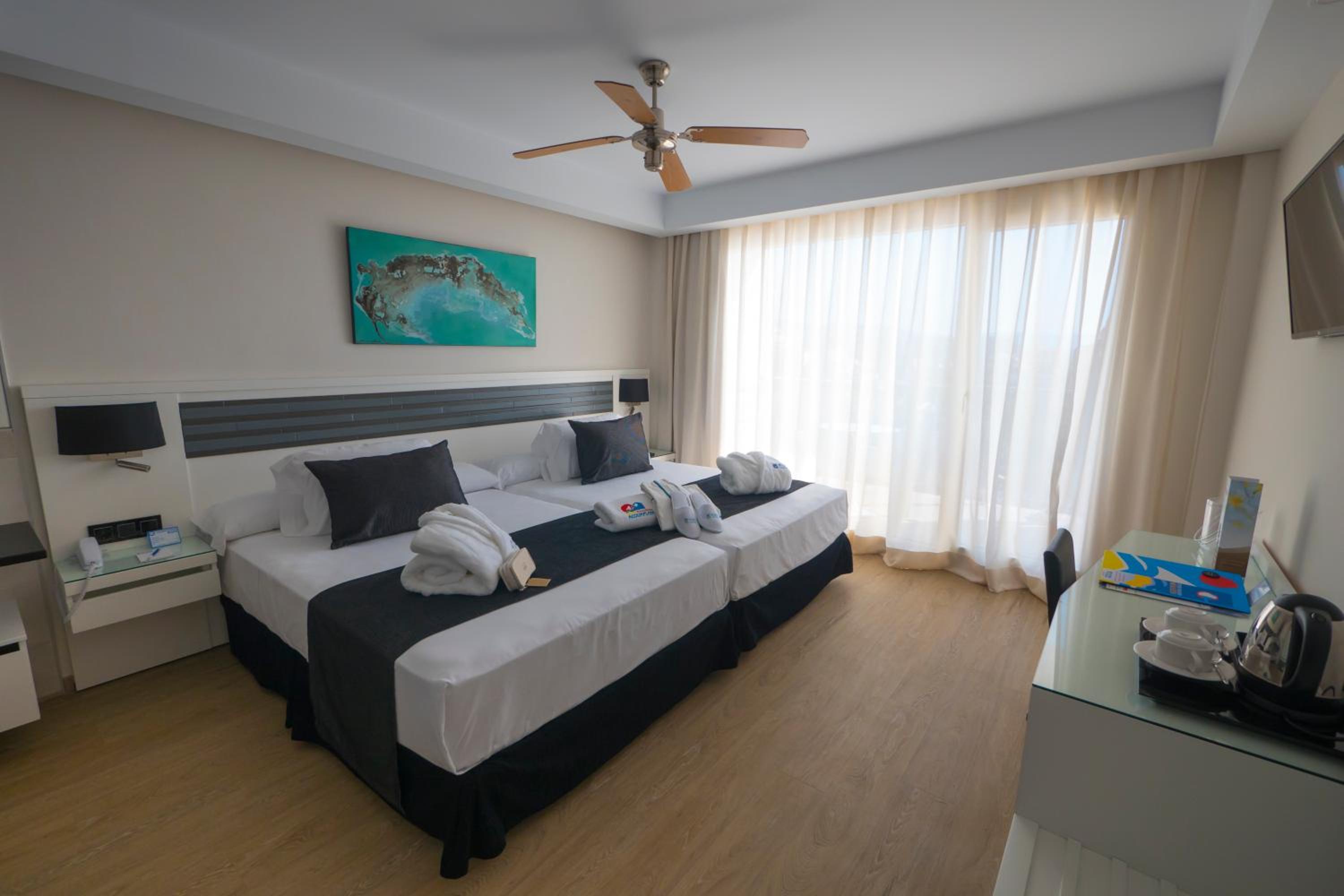 Superior Double Room (2 Adults + 1 Child) - Photo 10