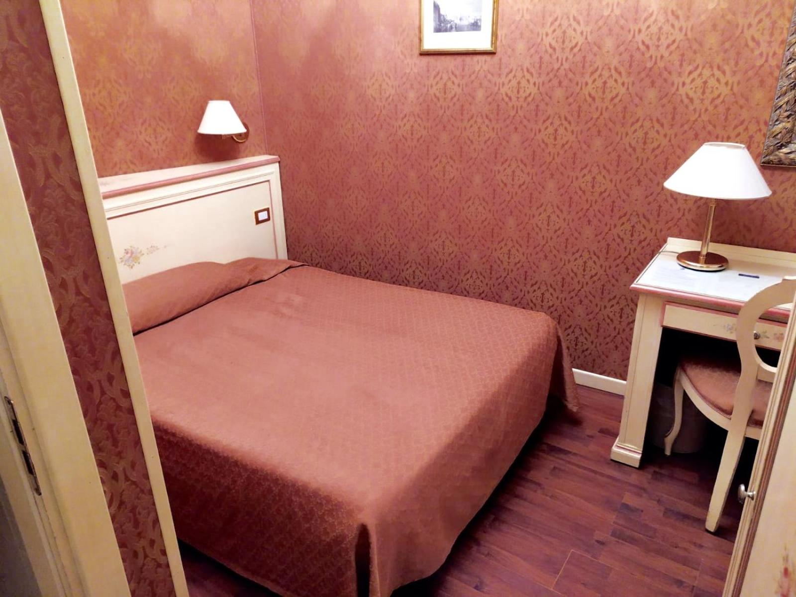 Single Room - Photo 1