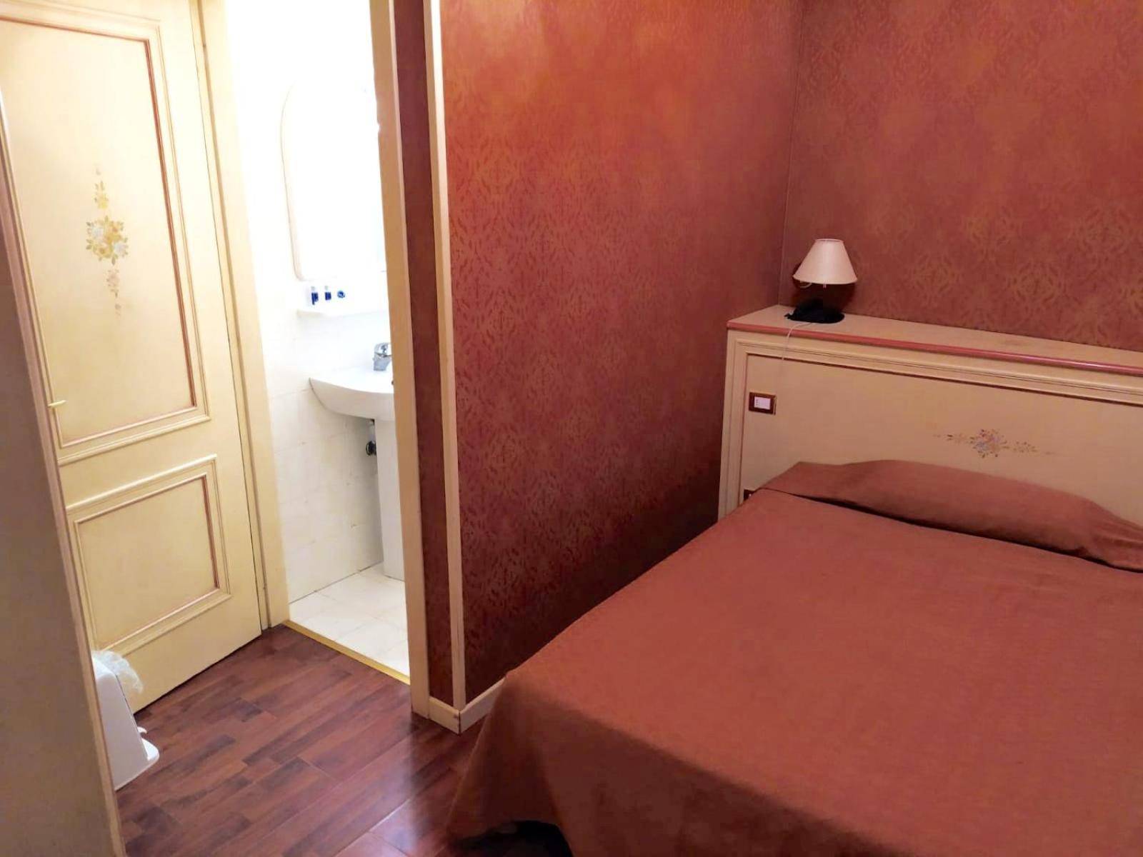Single Room - Photo 7