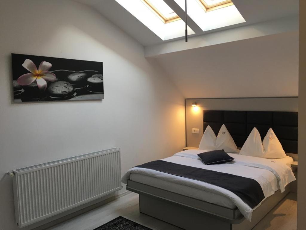 Double Room- Attic - Photo 12